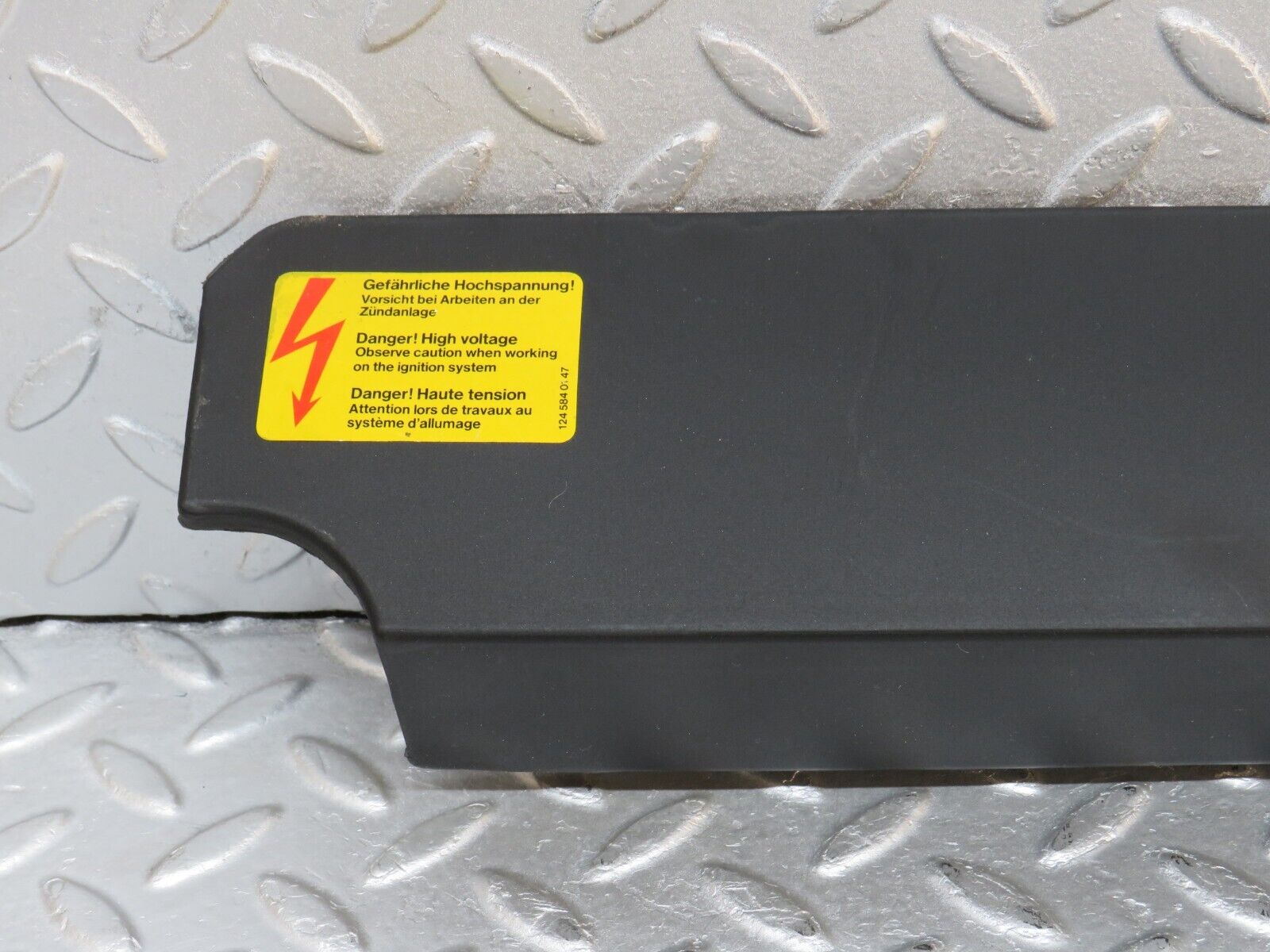 38372 Mercedes-Benz R129 280SL Coupe Ignition Wire Cover 1041590325