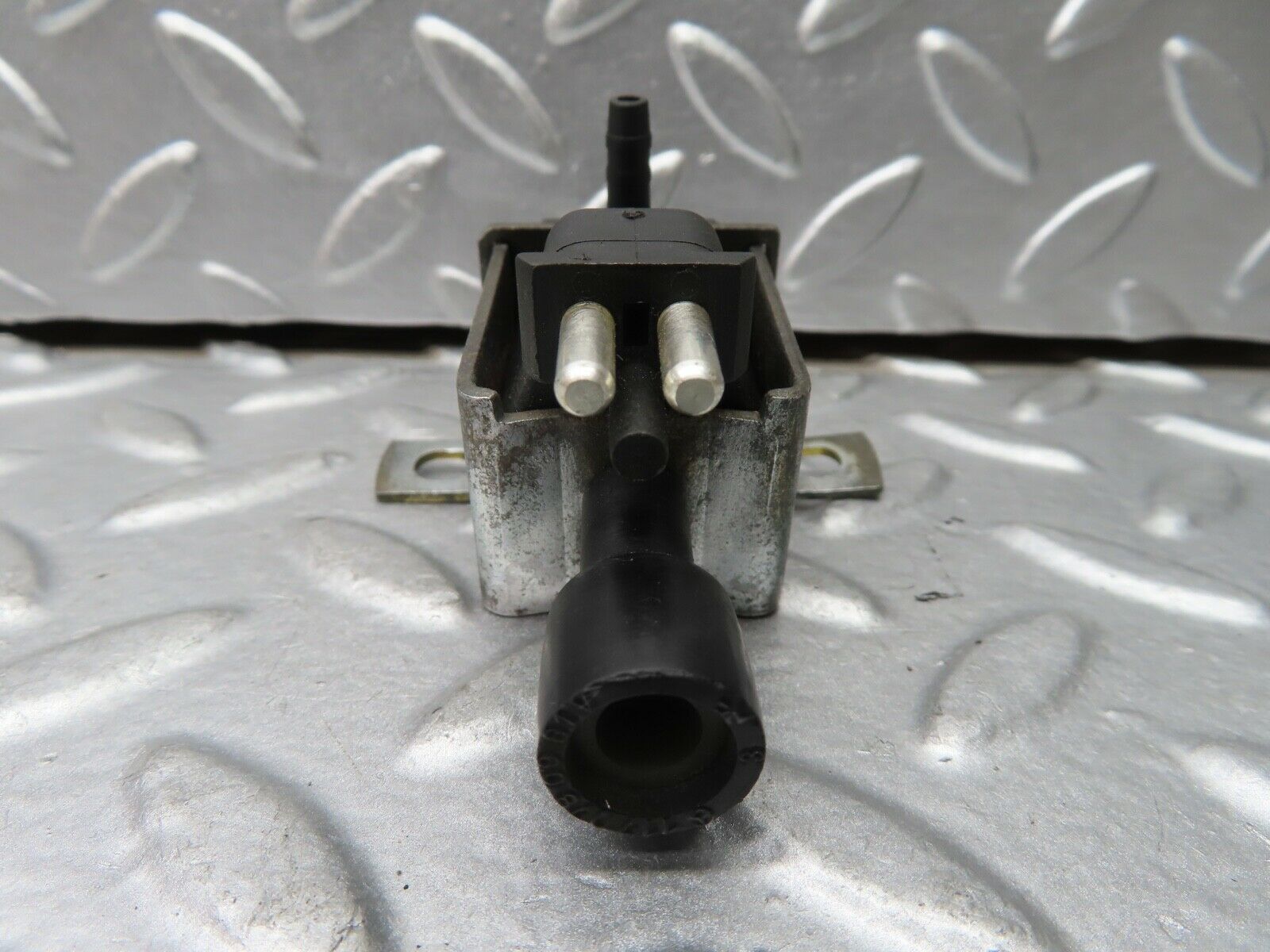 21591 Mercedes-Benz W126 300SE Vacuum Control Valve Pierburg 0015407097