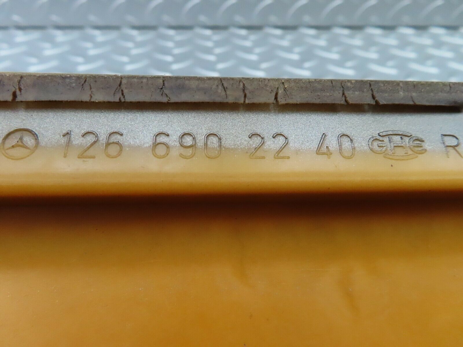 6083 Mercedes-Benz W126 380SE Front Right Fender Wing Moulding Trim 1266902240