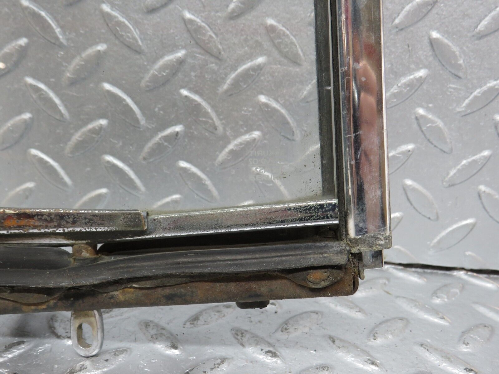 40501 Mercedes-Benz W110 230 Front Left Quarter Window