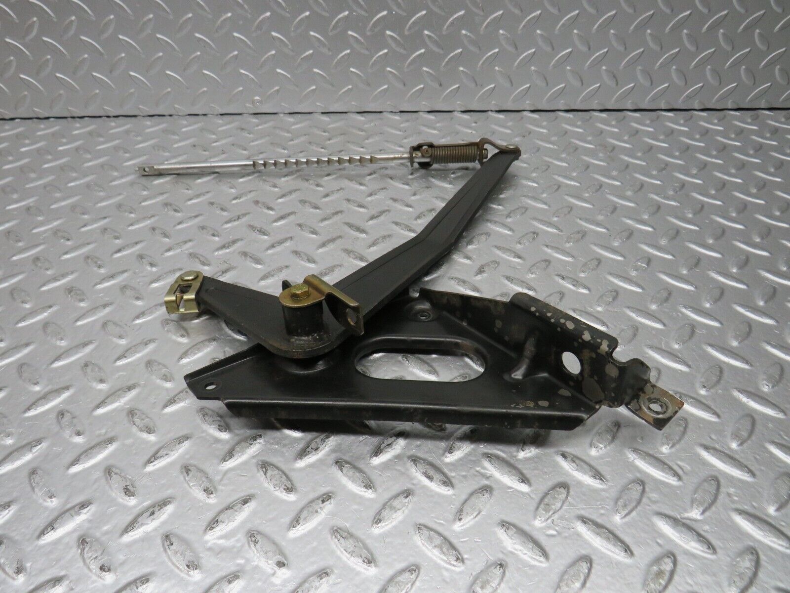 32071 Mercedes-Benz W123 230E Handbrake Regulator