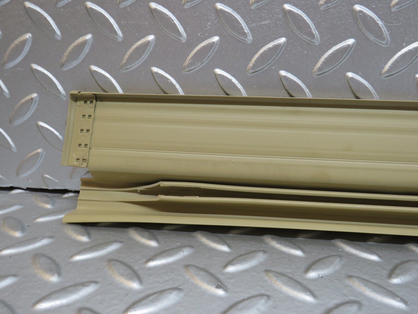 29276 Mercedes-Benz W124 230E Front Right Door Sill Trim