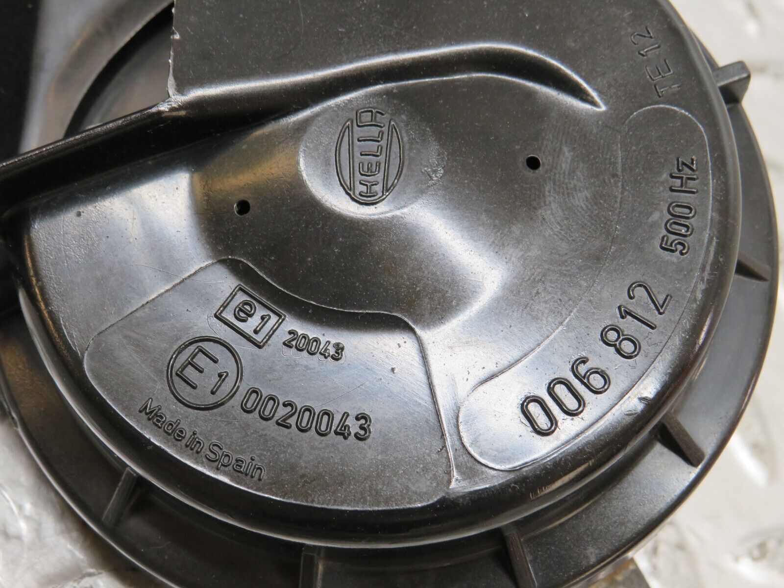 26418 Mercedes-Benz C124 220CE Coupe Horn Hella Pair 006812