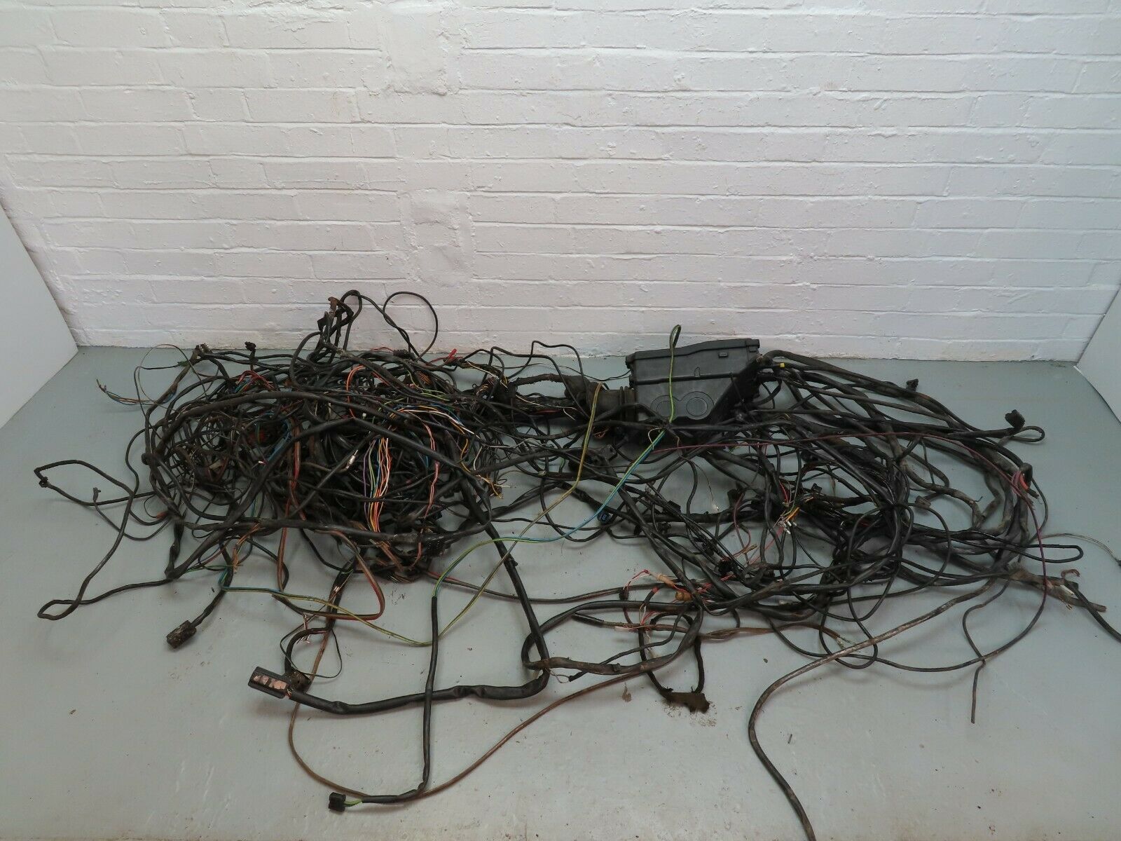 6315 Mercedes-Benz W126 380SE Engine Chassis Body Wire Wiring Harness