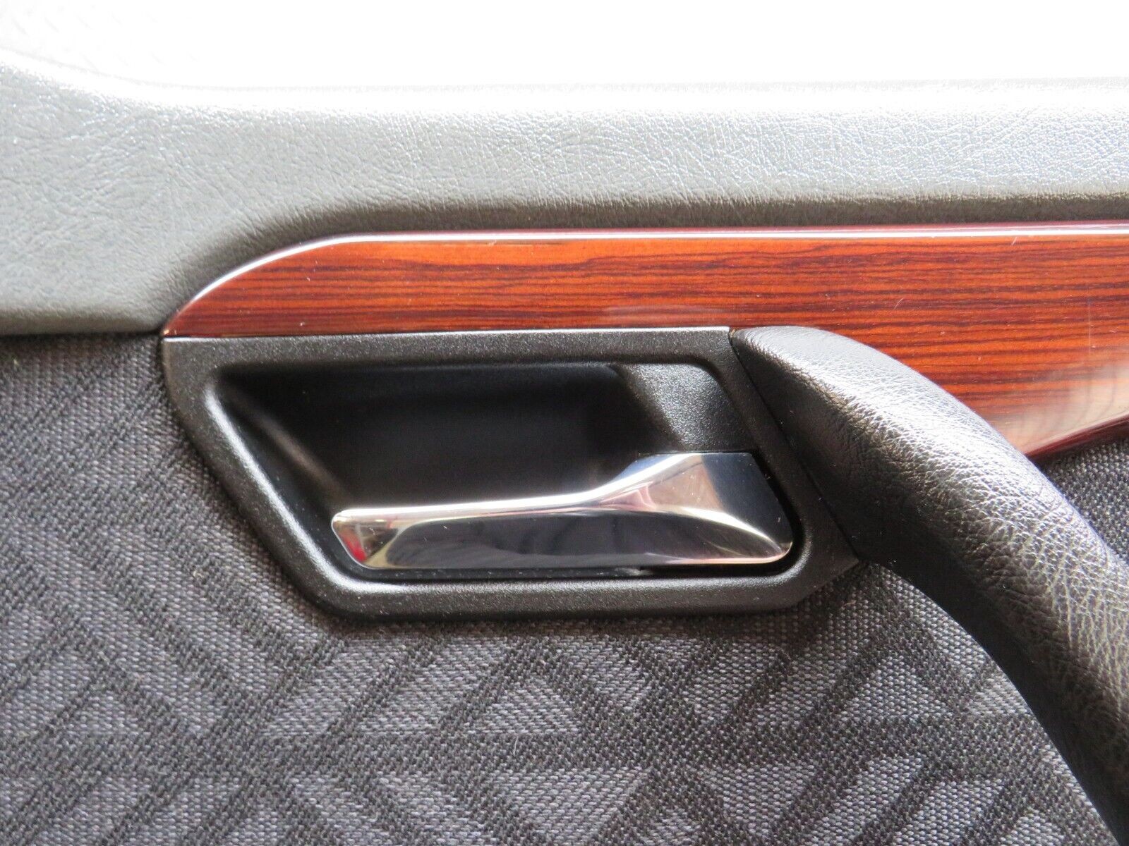 33355 Mercedes-Benz W202 C180 Front Right Door Card 2027202463