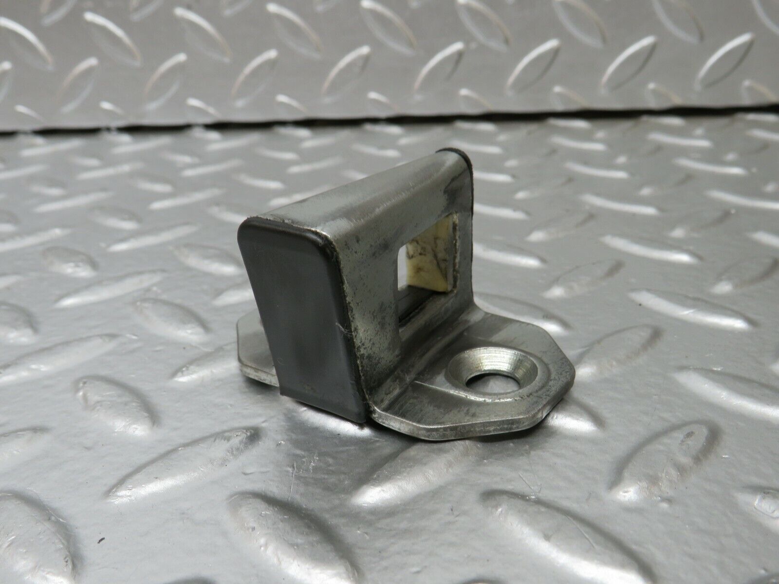 27744 Mercedes-Benz S124 300TE Wagon Door Lock Latch