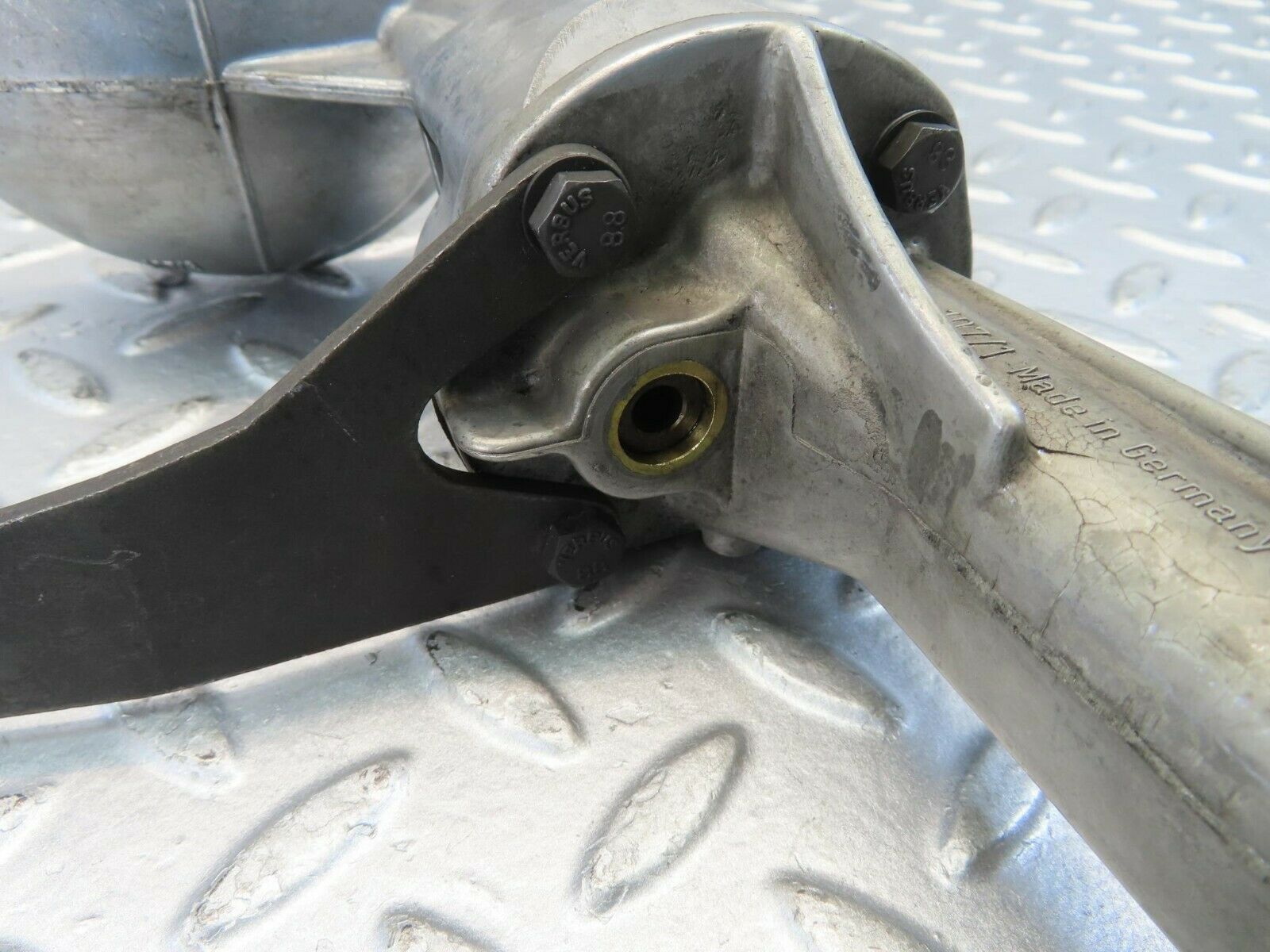 10952 Mercedes-Benz W115 220D Oil Pump