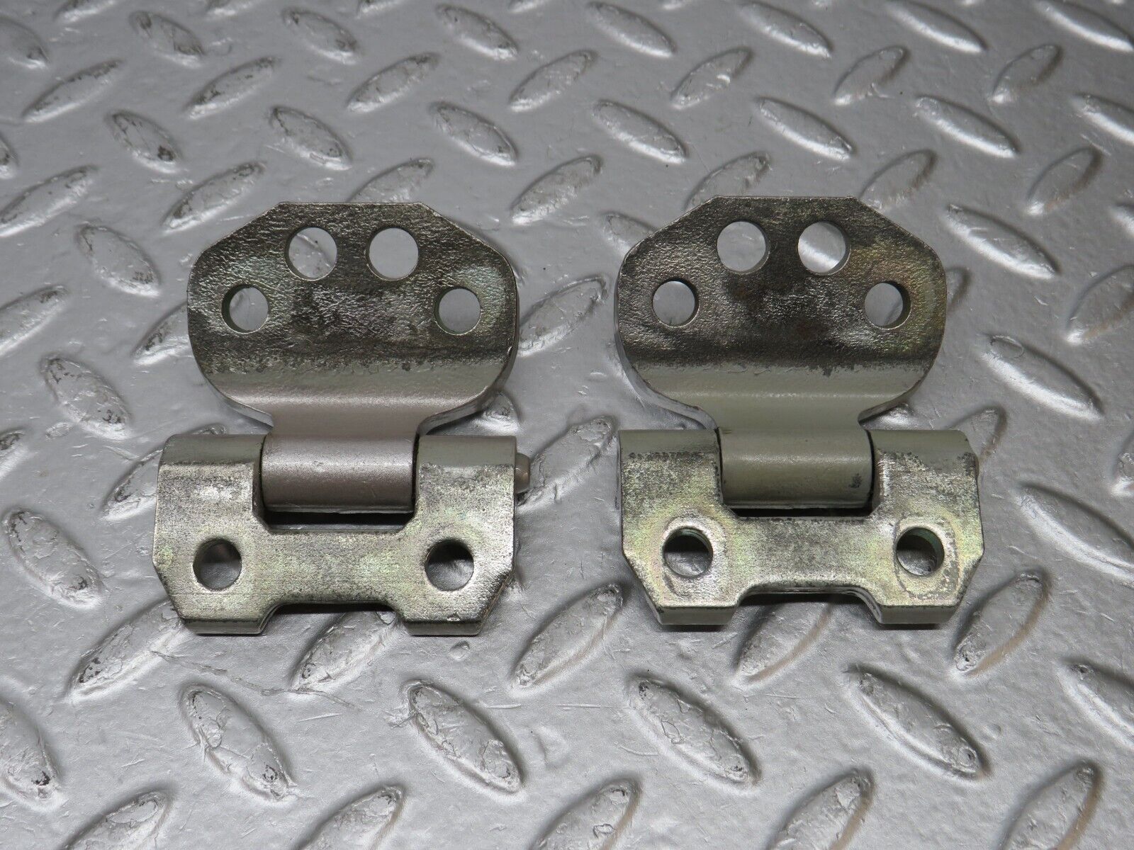 39508 Mercedes-Benz R129 320SL Coupe Door Hinge Right Side