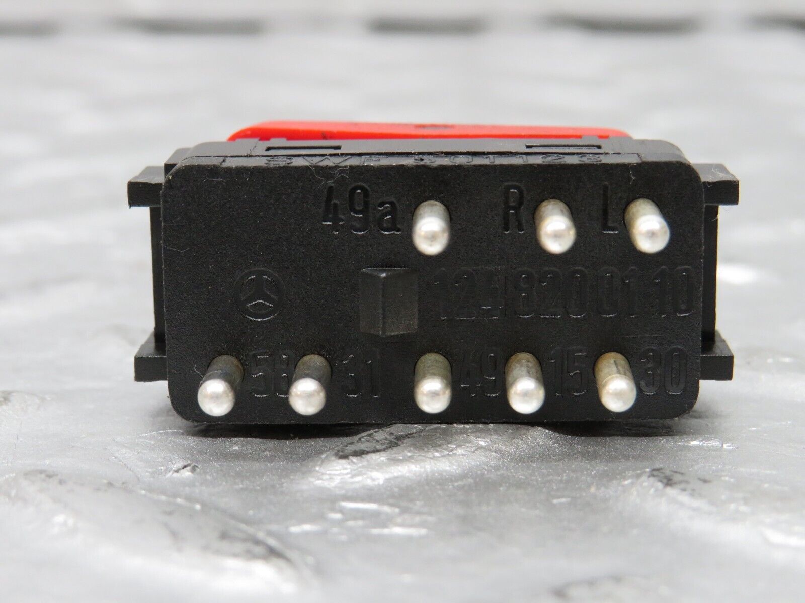 33330 Mercedes-Benz W202 C180 Hazard Warning Light Switch 1248200110