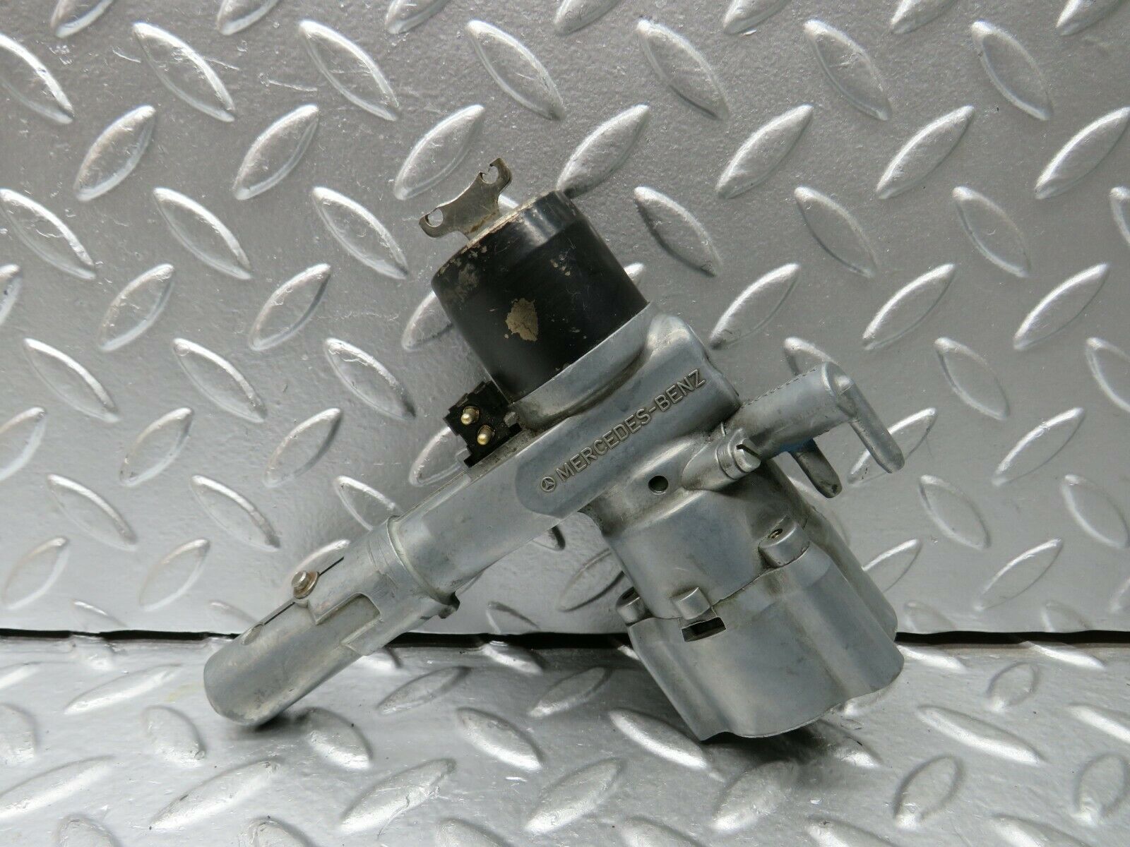 22812 Mercedes-Benz W116 Steering Lock Ignition Switch With Key
