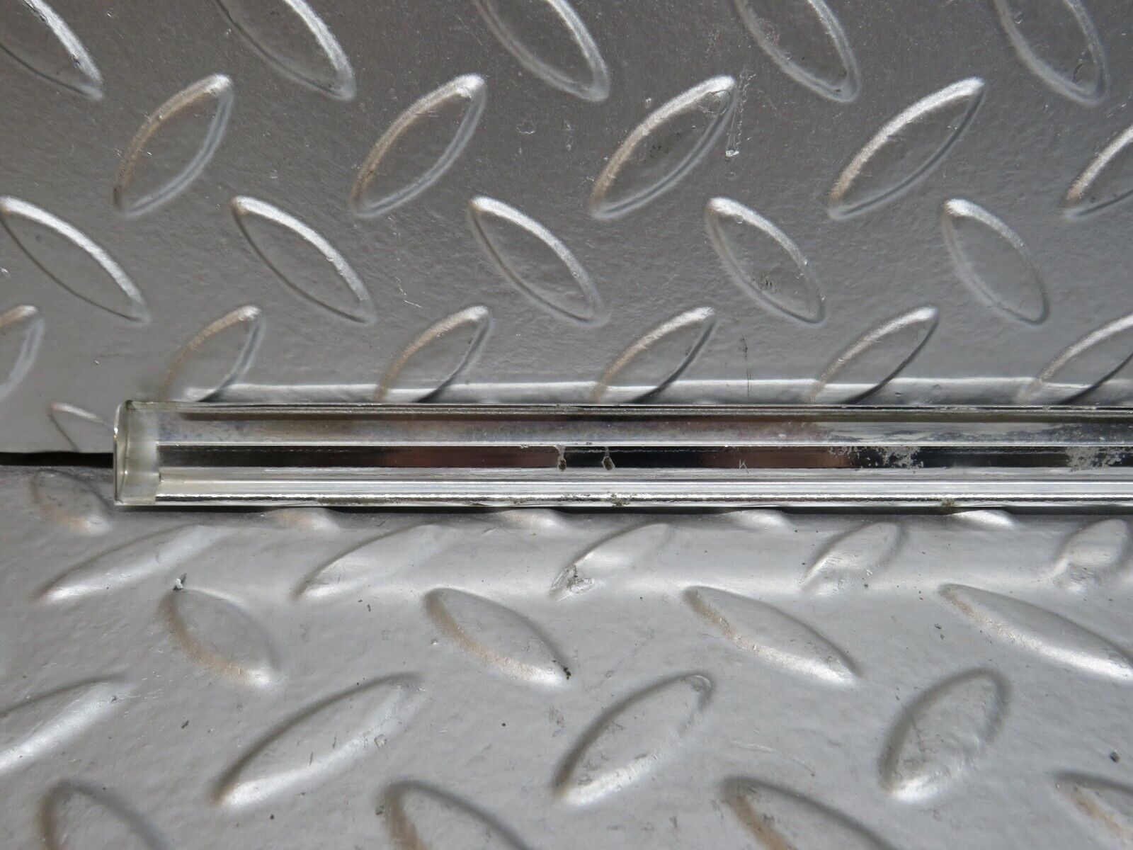 28184 Mercedes-Benz W123 280E Front Right Door Chrome Moulding Trim