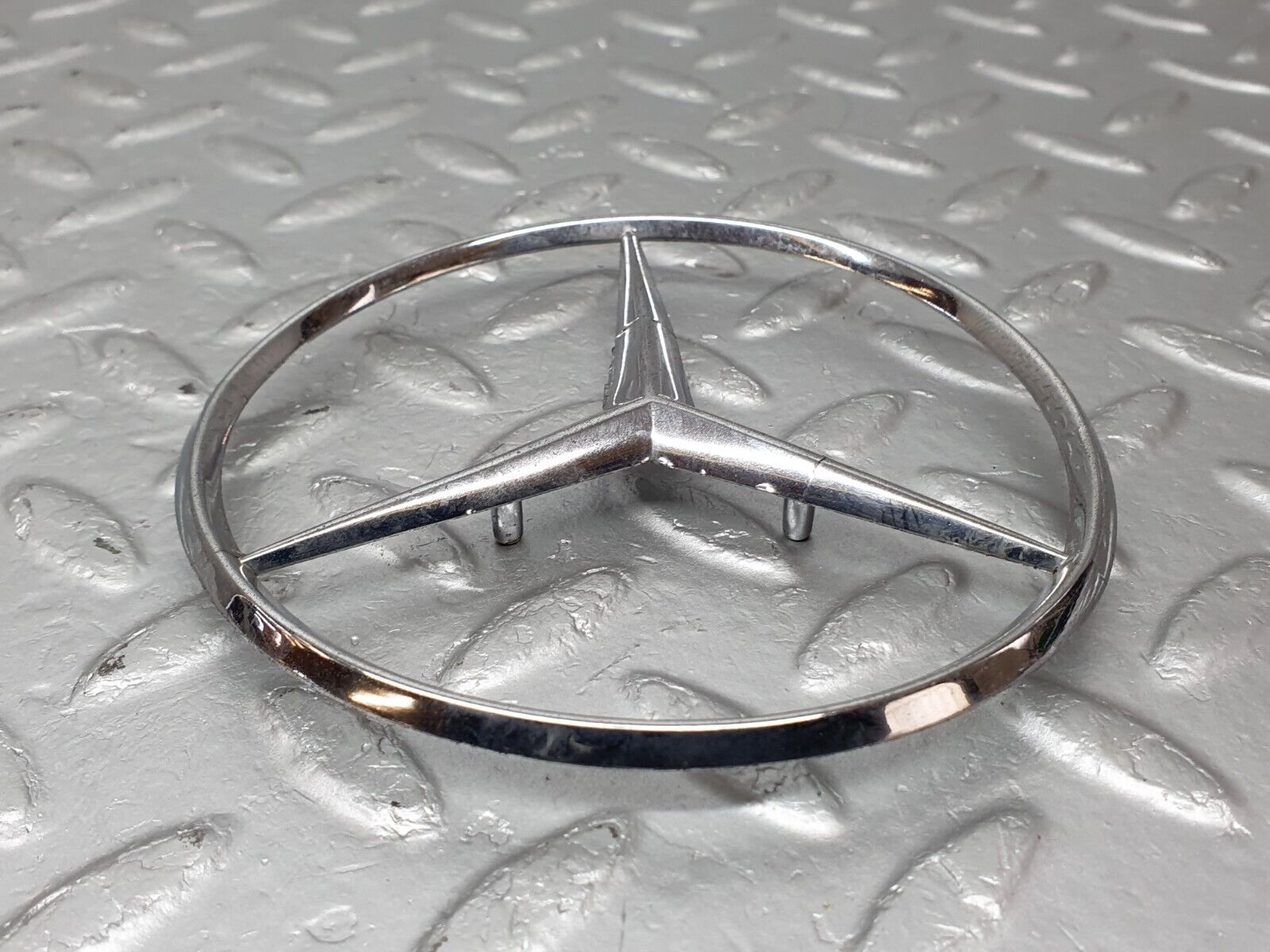 41206 Mercedes-Benz W126 300SE Trunk Lid Badge Emblem 1267580158