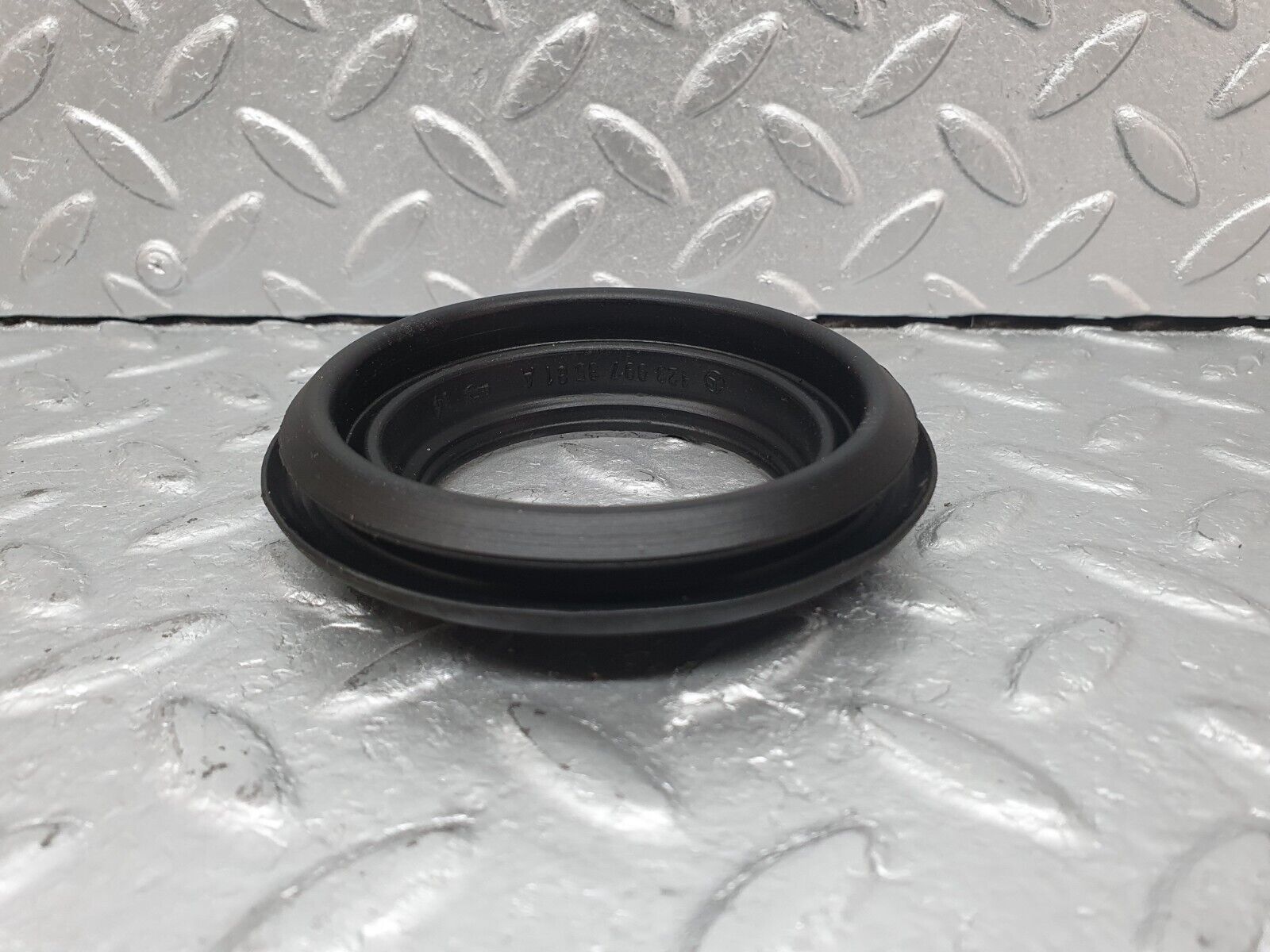 41031 Mercedes-Benz W126 300SE Fuel Tank Filler Rubber Gasket 1239973581