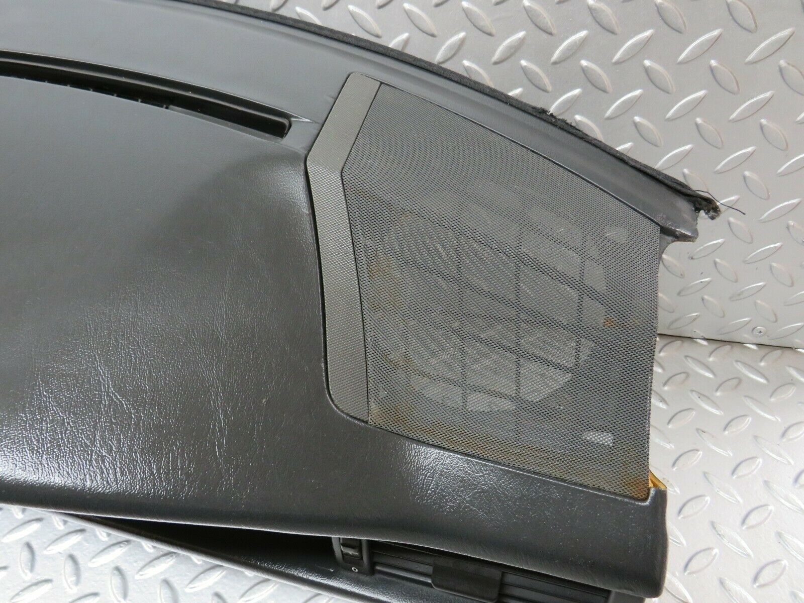 24255 Mercedes-Benz S124 220TE Wagon Dashboard Black