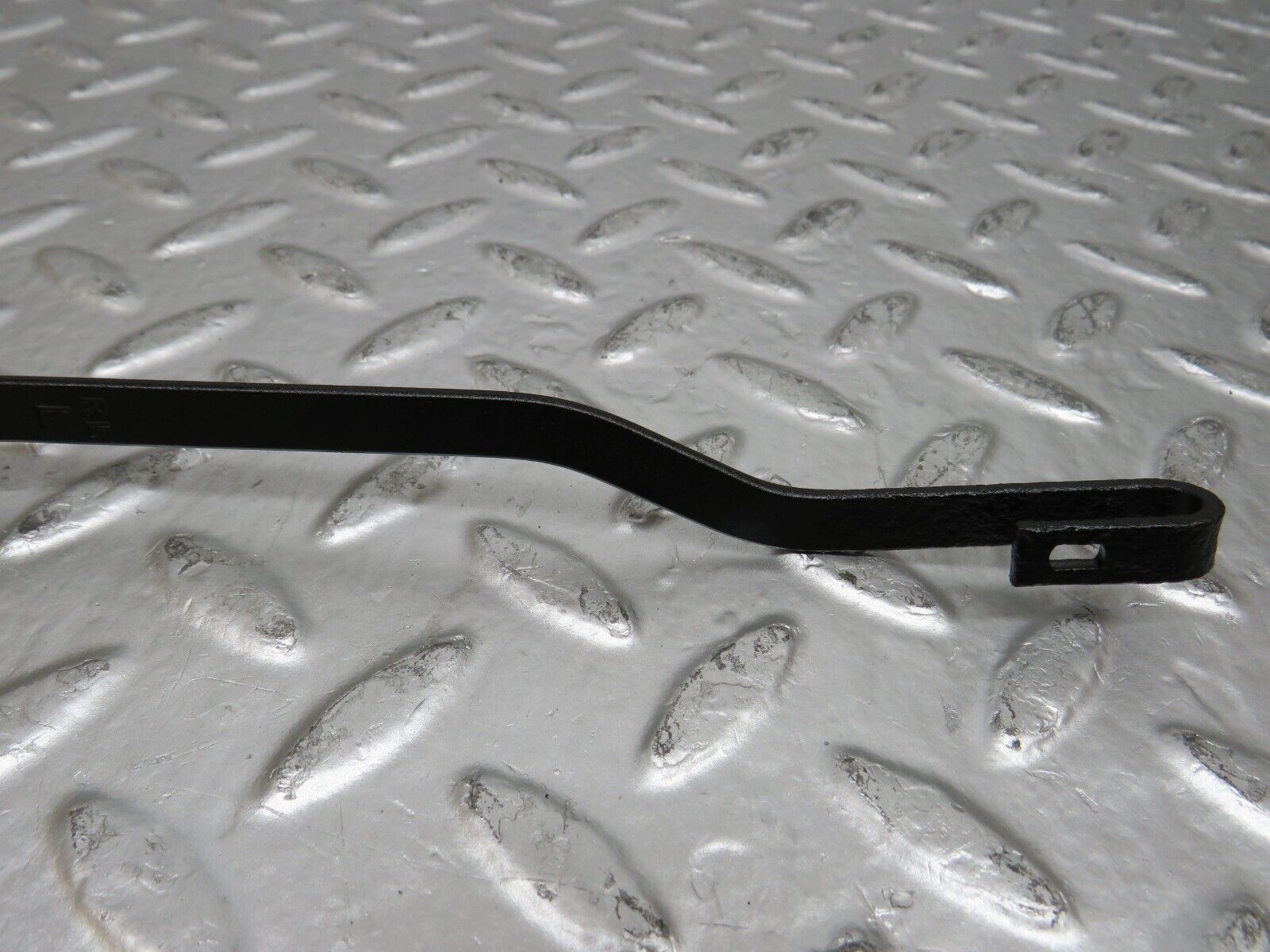 25427 Mercedes-Benz W123 200 Wiper Arm Bosch Left Side 3399990553