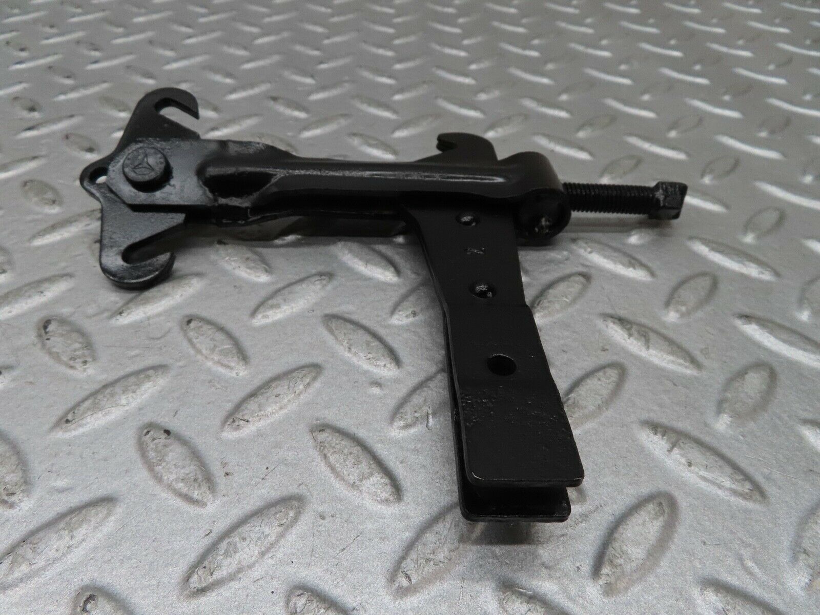 17611 Mercedes-Benz W116 450SEL Handbrake Regulator