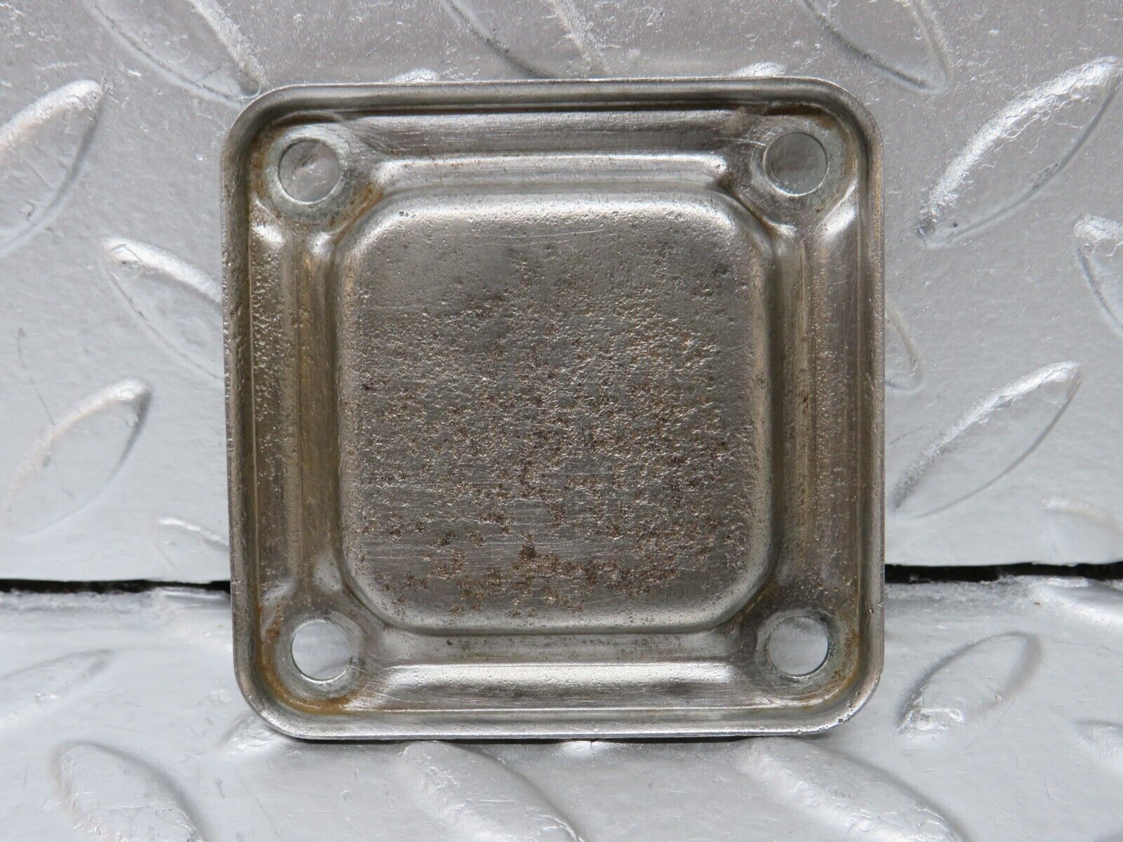 34653 Mercedes-Benz C126 380SEC Coupe Ignition Distributor Cover