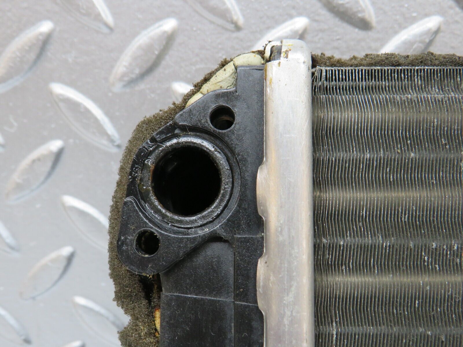 31434 Mercedes-Benz S124 220TE Wagon Heater Radiator Behr 90.565.00.047