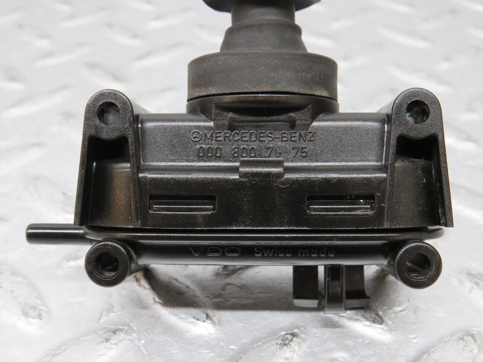 36203 Mercedes-Benz W126 420SE Rear Left Door Lock Vacuum Actuator 0008007975