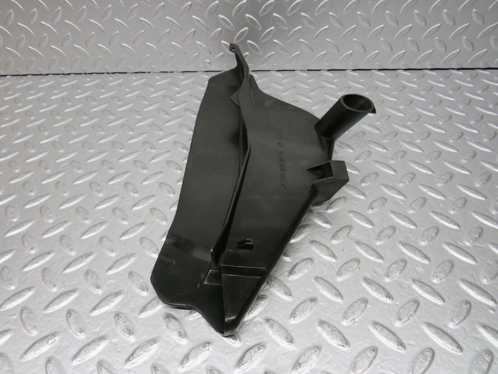 31687 Mercedes-Benz W201 190LE 1.8L Front Right Rain Gutter Drain Channel 2016280273