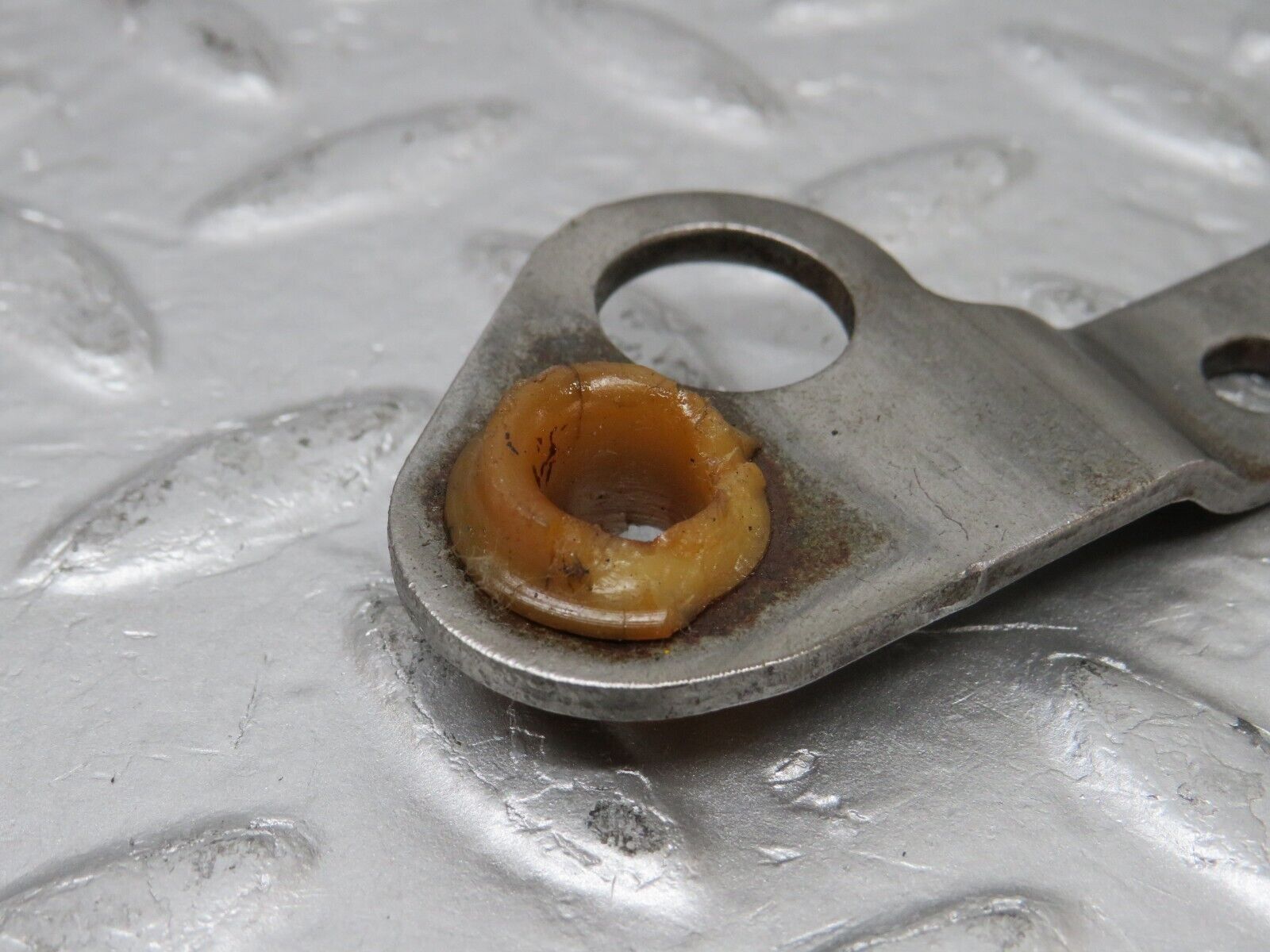 34571 Mercedes-Benz C126 380SEC Automatic Gearbox Linkage Bracket 722.310