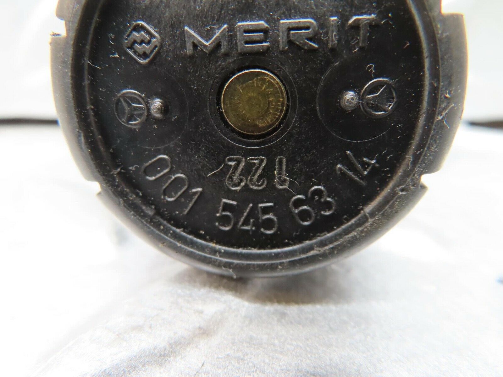 16069 Mercedes-Benz W123 280E Gearbox Kick Down Switch 0015456314