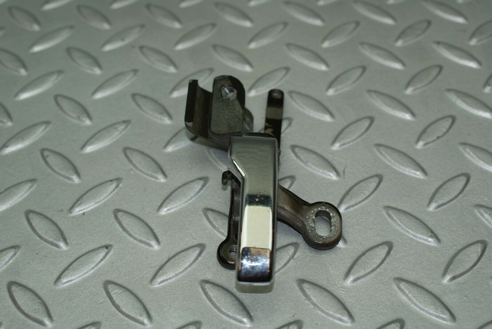 3233 Mercedes-Benz W115 220D Chrome Door Handle Right 1157660219