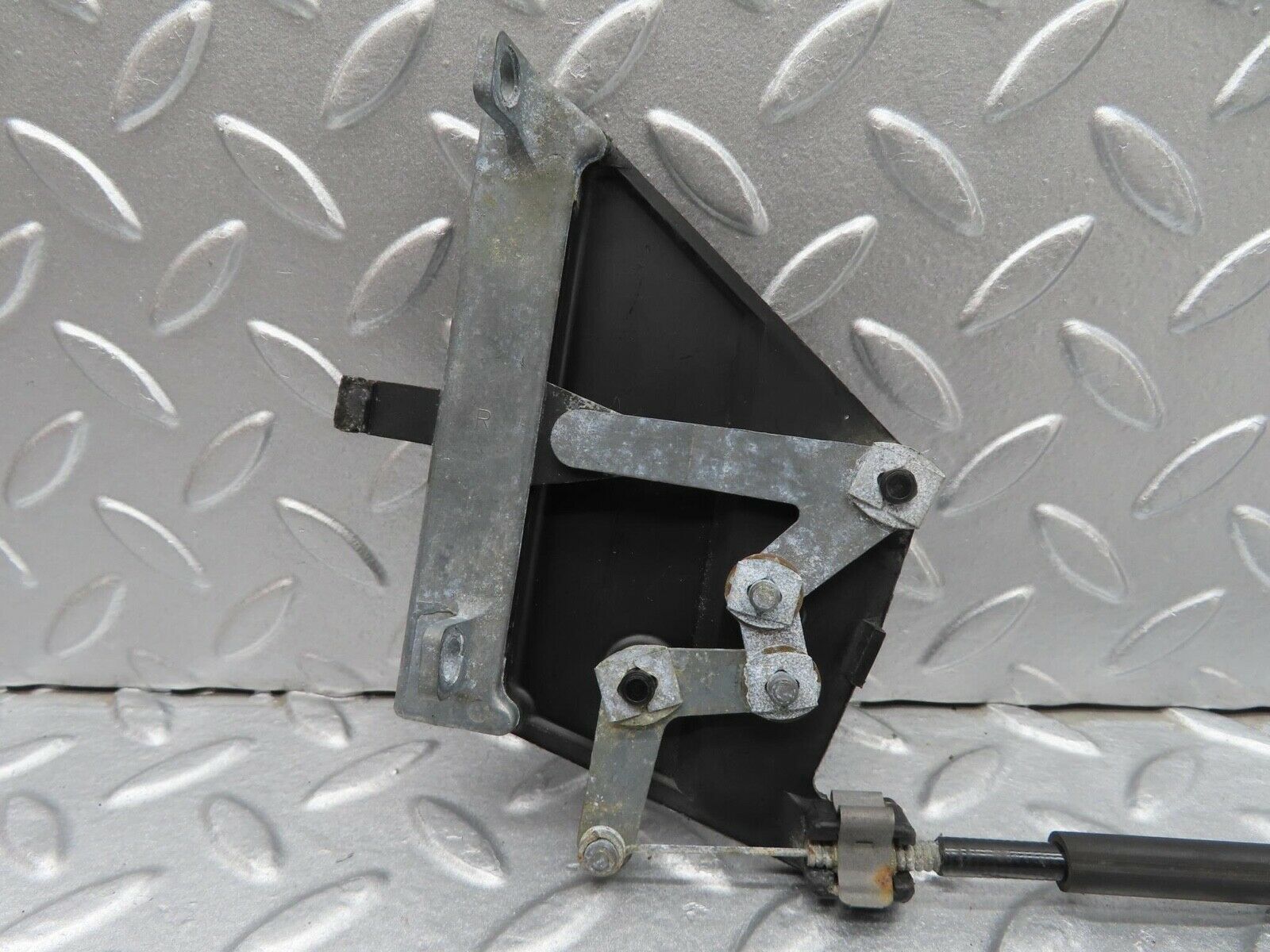 13998 Mercedes-Benz C107 280SLC Air Vent Control Lever Right 1078300485