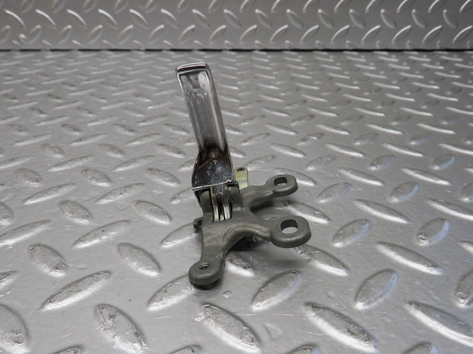 29689 Mercedes-Benz W123 230E Front Right Door Opener Door Handle