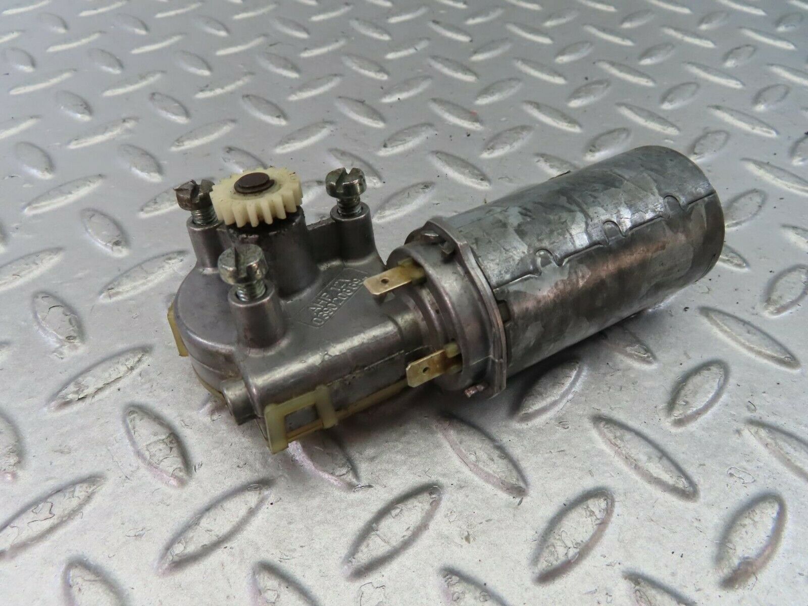 9245 Mercedes-Benz C124 300CE Coupe Seat Belt Presenter Motor Right 0390206694