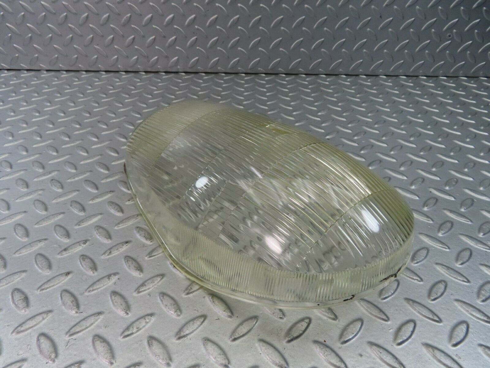 8957 Mercedes-Benz W108 Headlight Lens