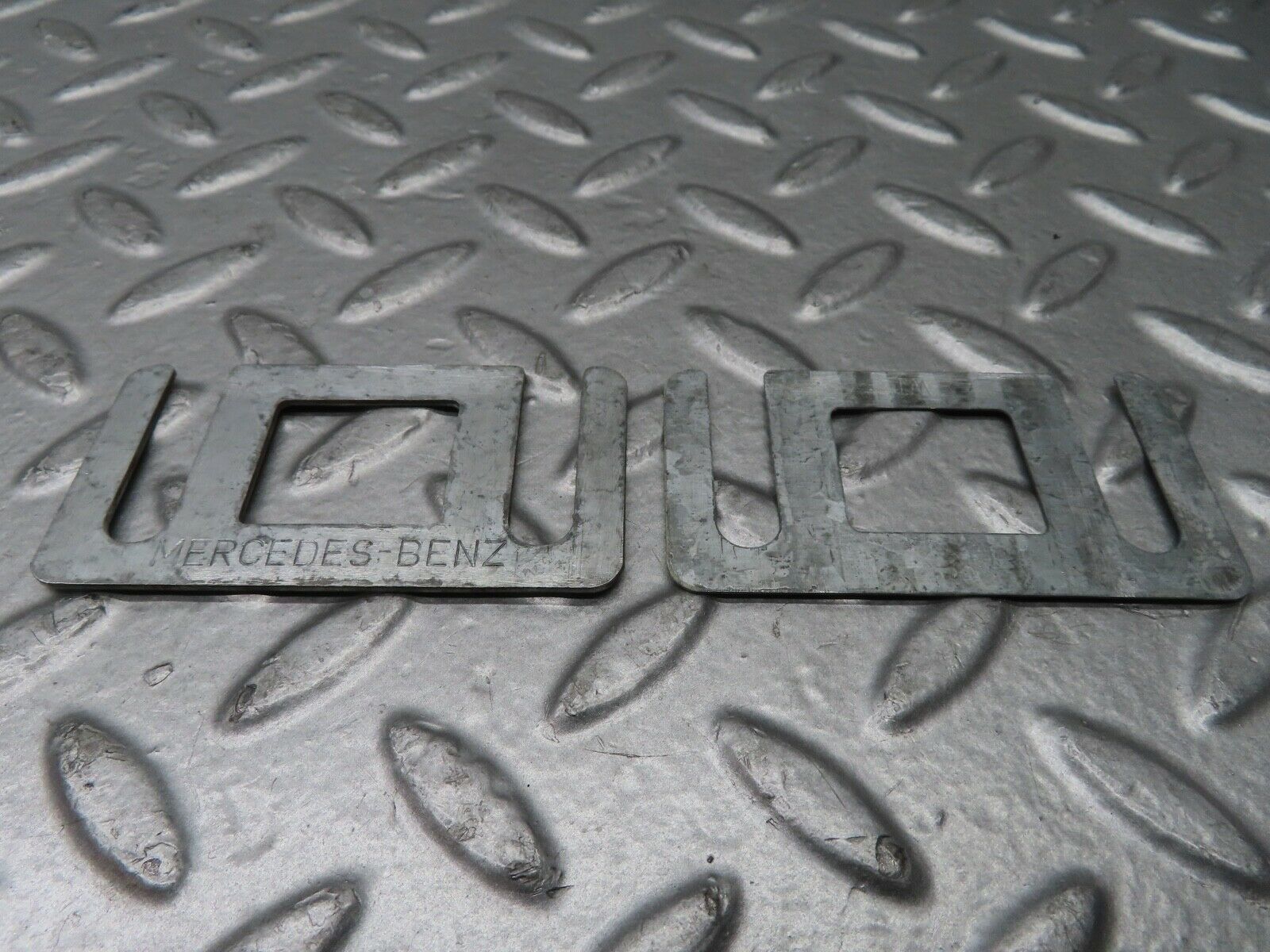 21142 Mercedes-Benz W123 230E Door Lock Latch Left Side