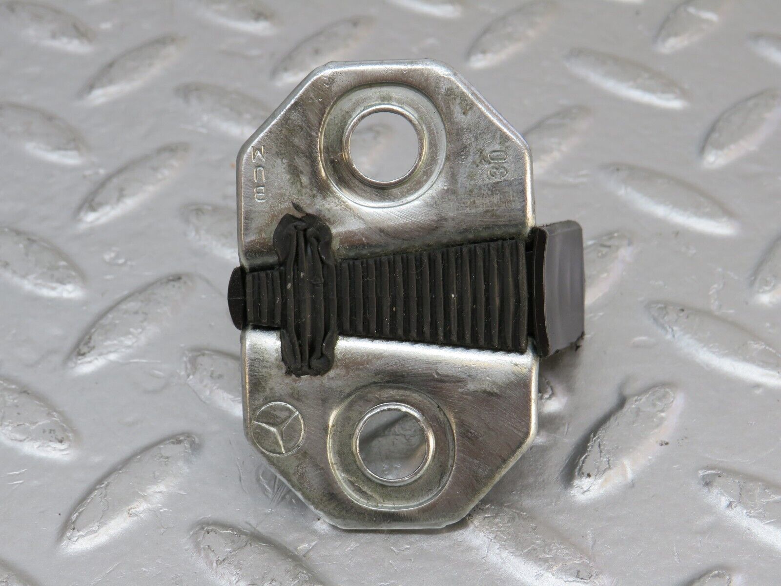 33375 Mercedes-Benz W202 C180 Door Lock Latch