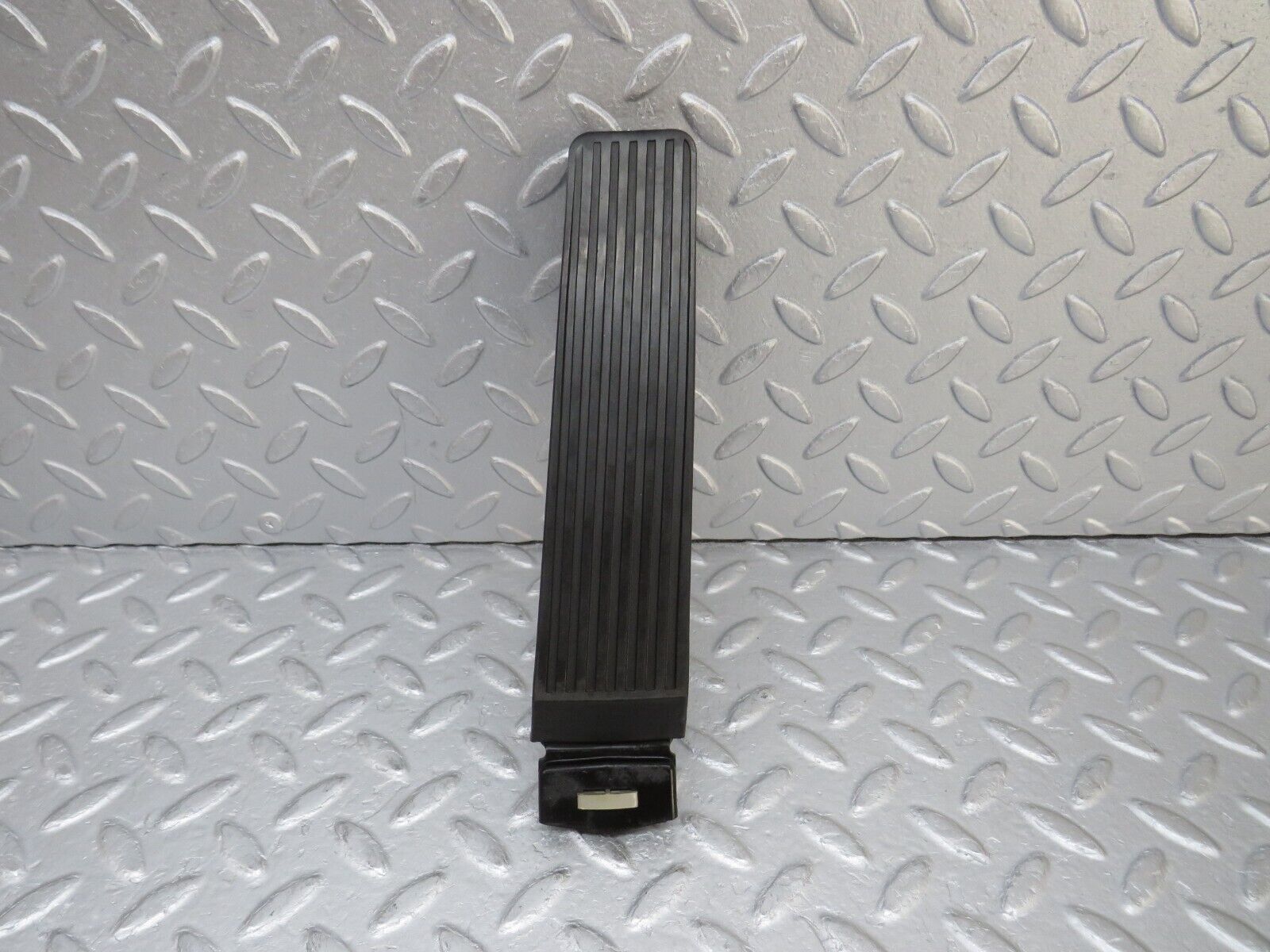 36568 Mercedes-Benz W201 190E 2.0L Accelerator Pedal & Rubber 1263000504 1233010082