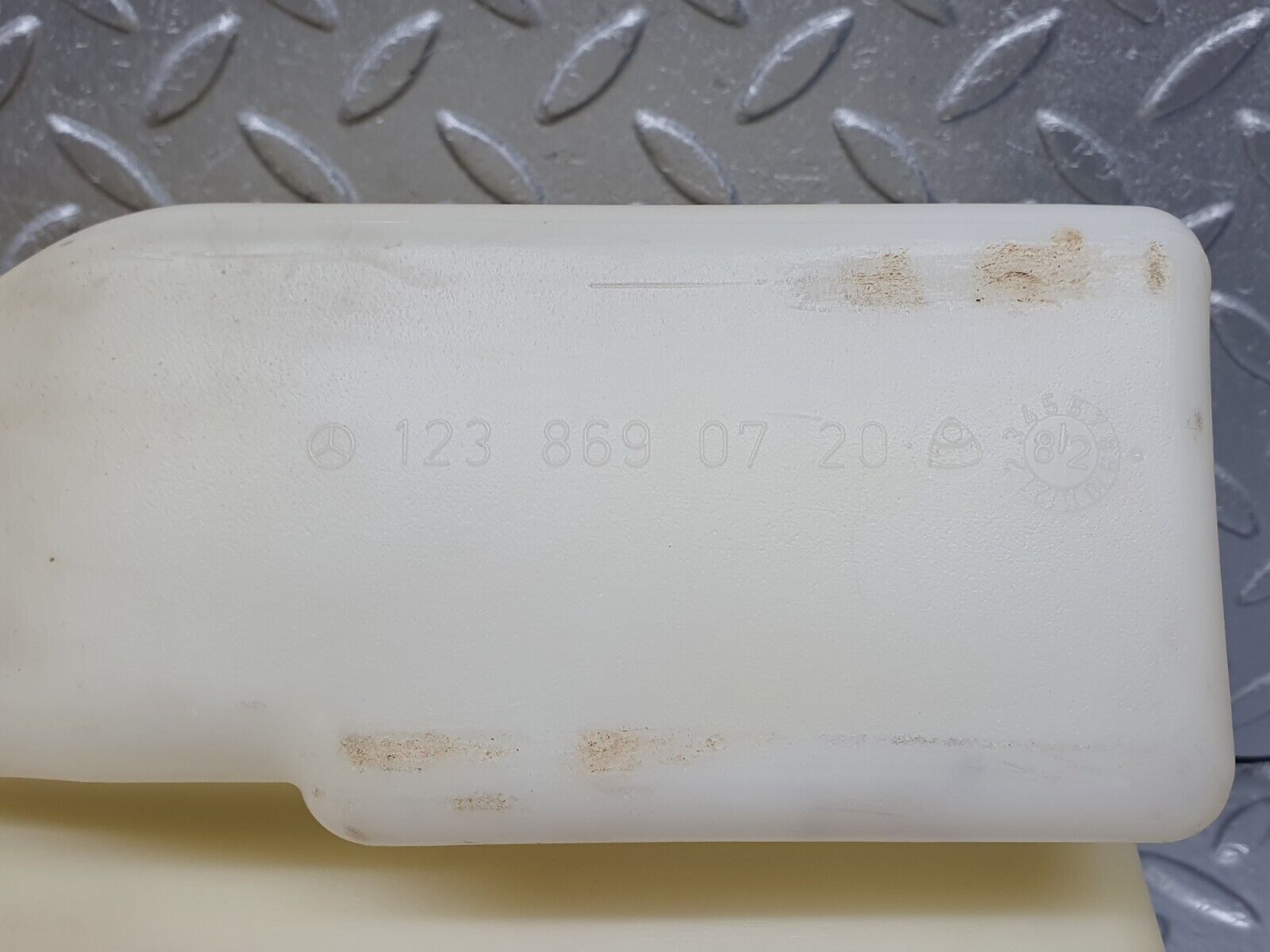 40814 Mercedes-Benz W123 300D Windscreen Washer Fluid Reservoir 1238690720 1238690072