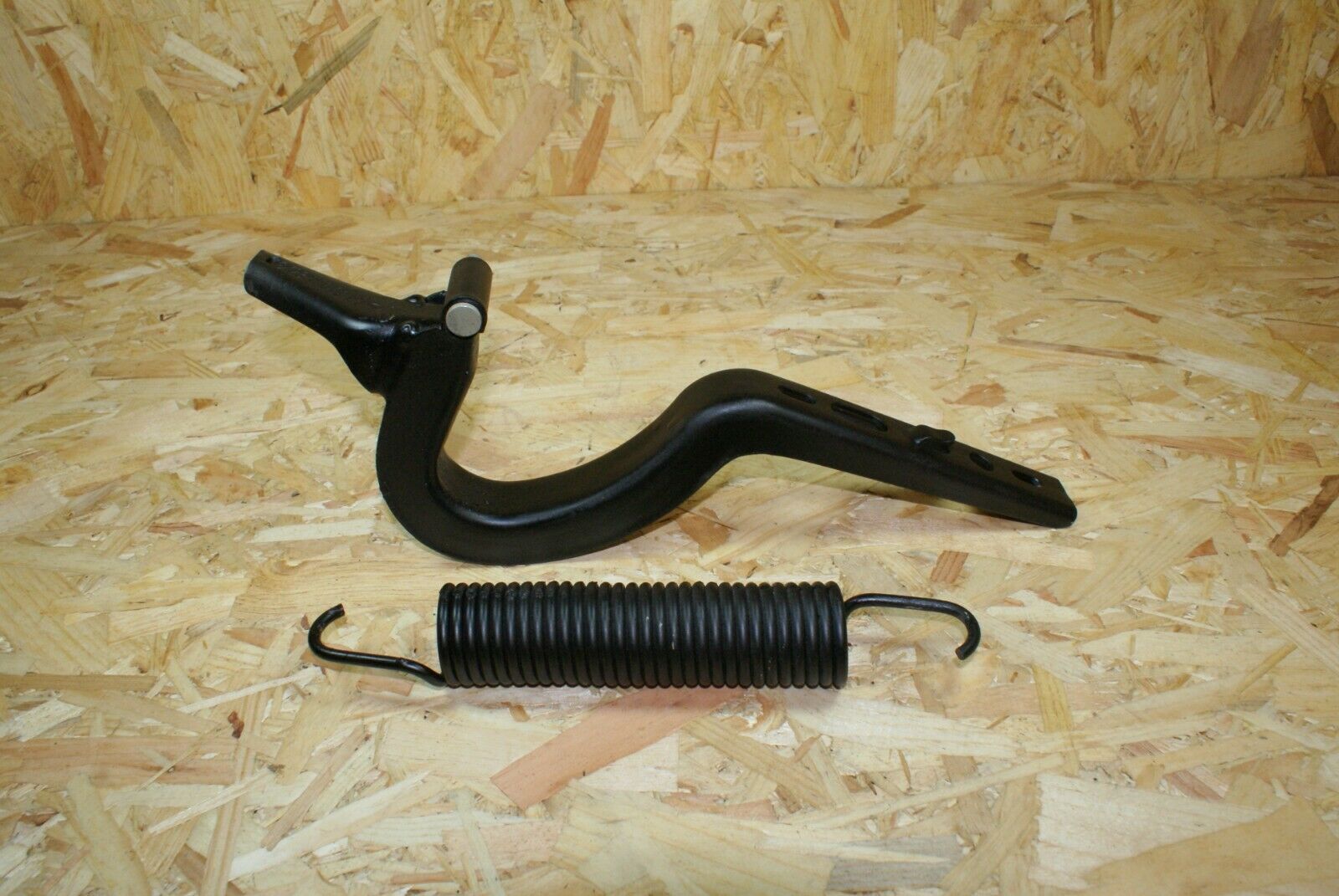 2237 Mercedes-Benz W123 280E Rear Trunk Lid Hinge Right Side 1237500287