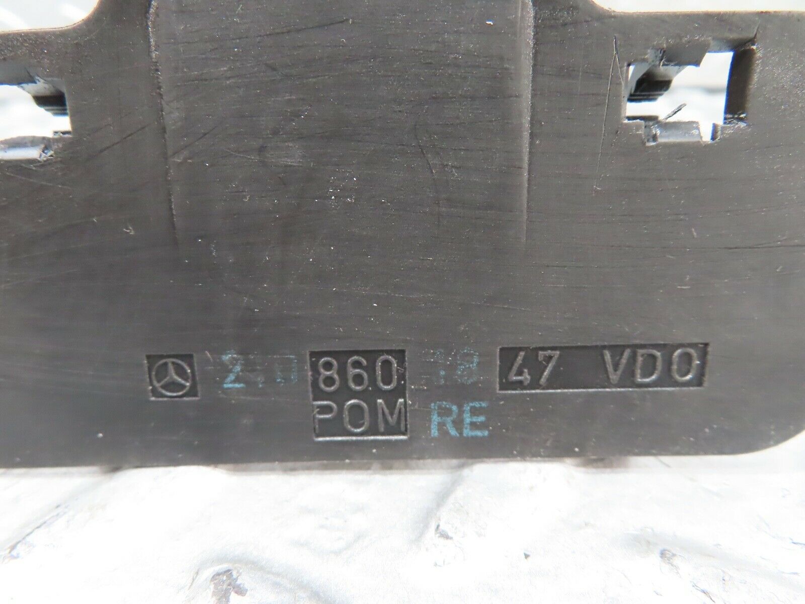 19615 Mercedes-Benz C140 CL420 Coupe Windshield Washer Nozzle 2108601847