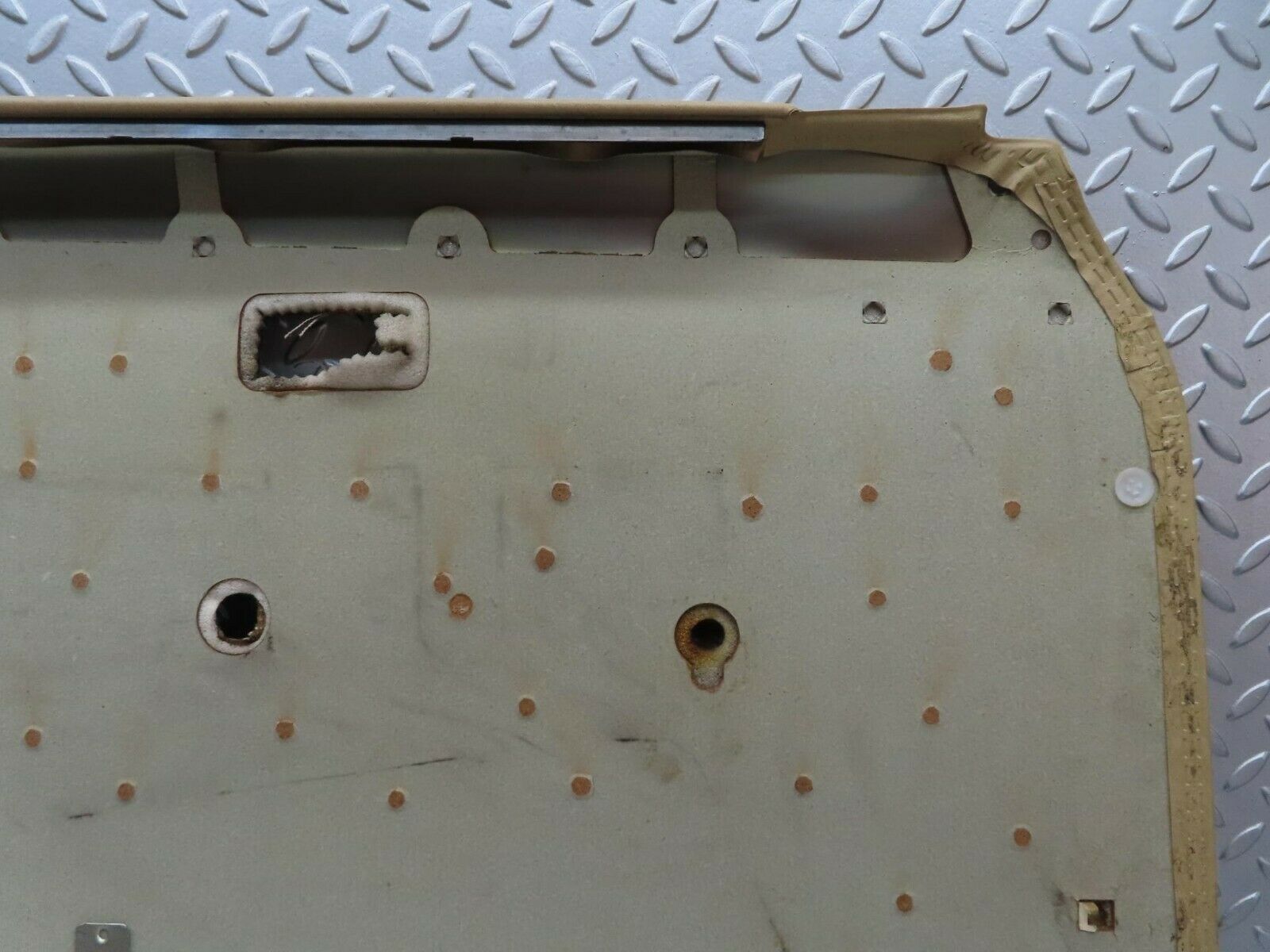 15467 Mercedes-Benz W123 230E Front Right Door Card Cream