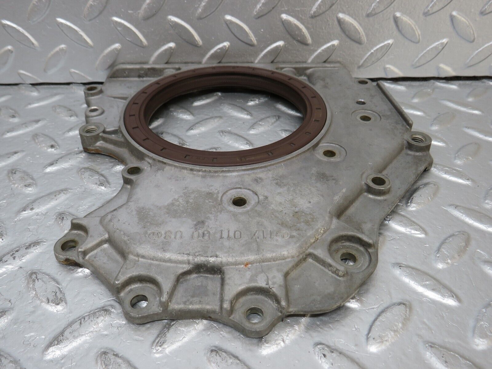 34522 Mercedes-Benz C126 380SEC Coupe Crankshaft Rear Sealing Cover 1170110008