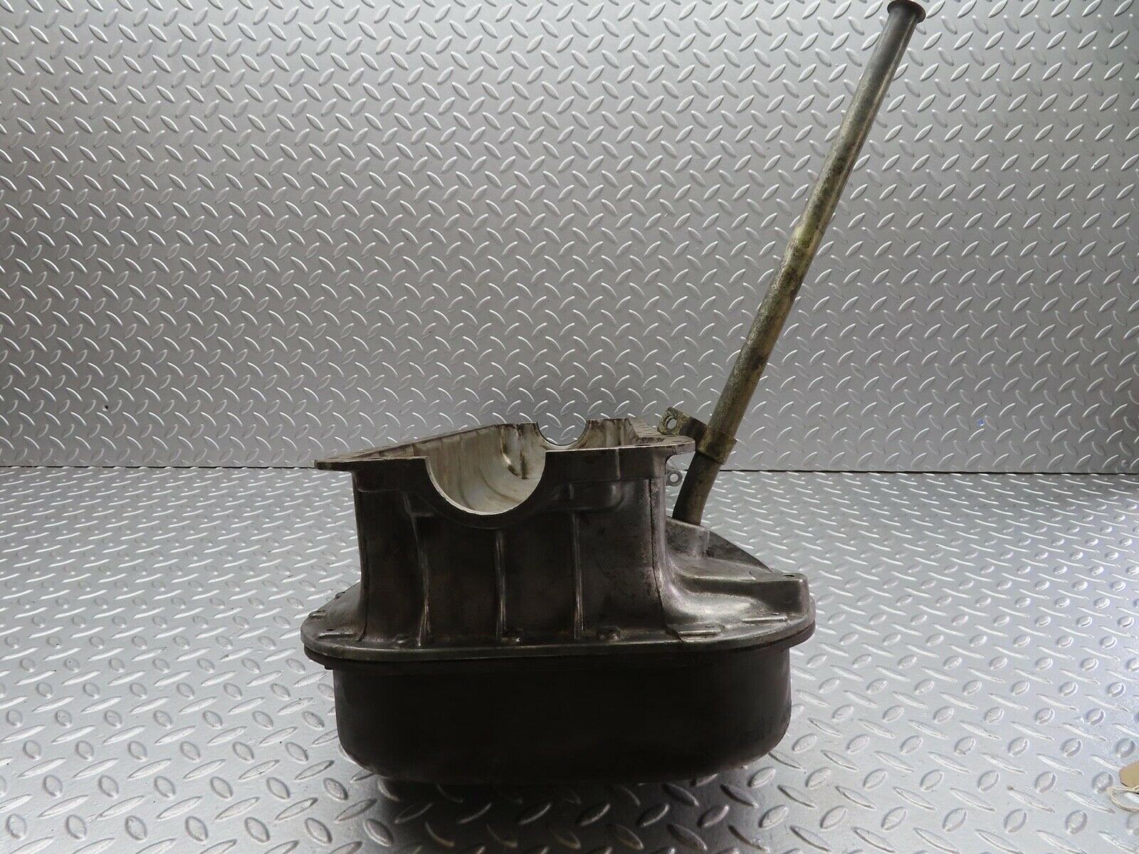 13270 Mercedes-Benz W111 220SE Oil Pan Oil Sump 1800142302