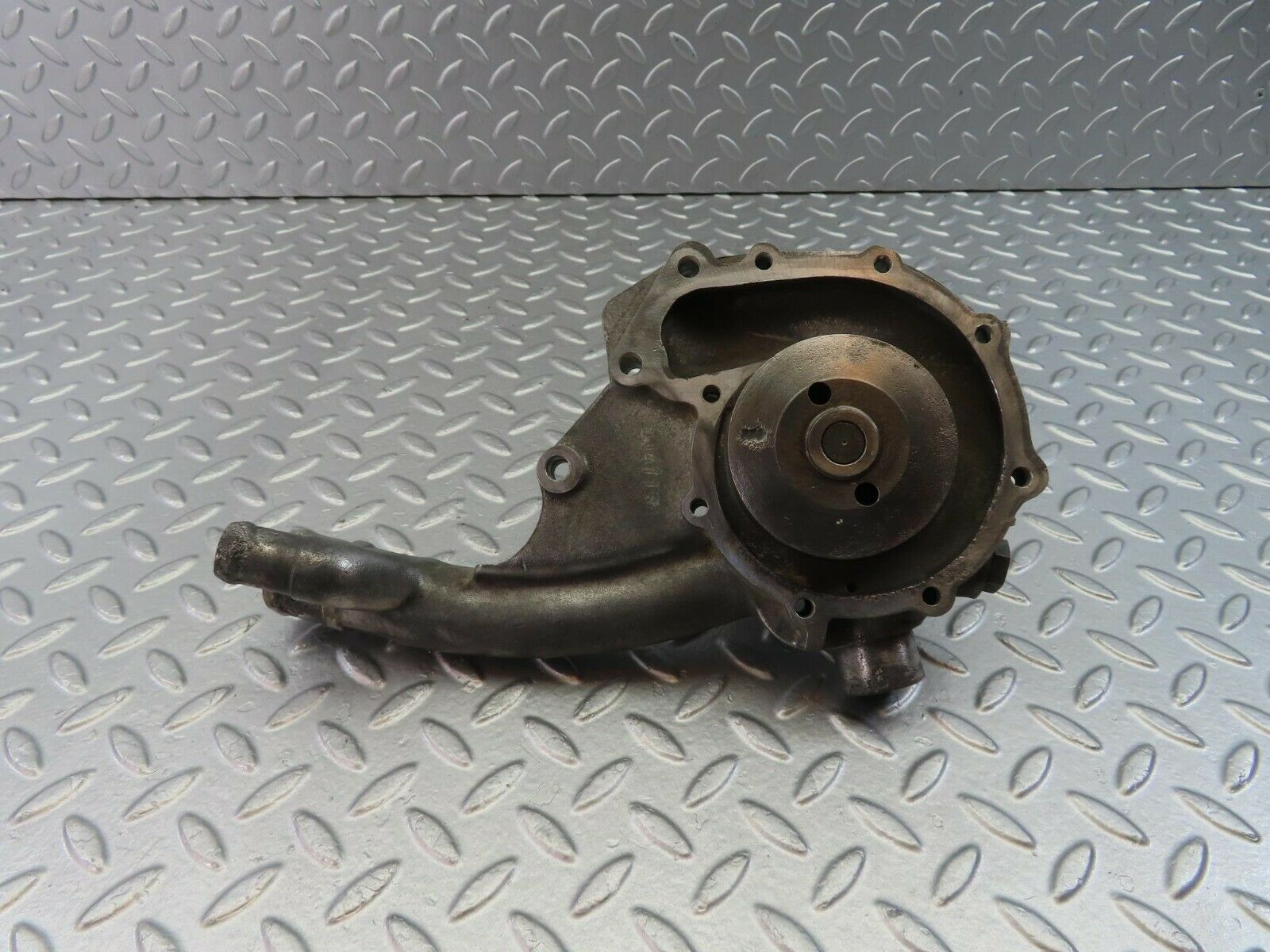 10556 Mercedes-Benz W201 190E Water Pump 1022012001