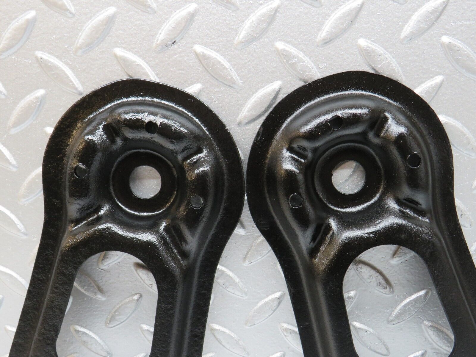 0806 Mercedes-Benz C107 350SLC Coupe Coupe Rear Suspension Axle Mounting Bracket