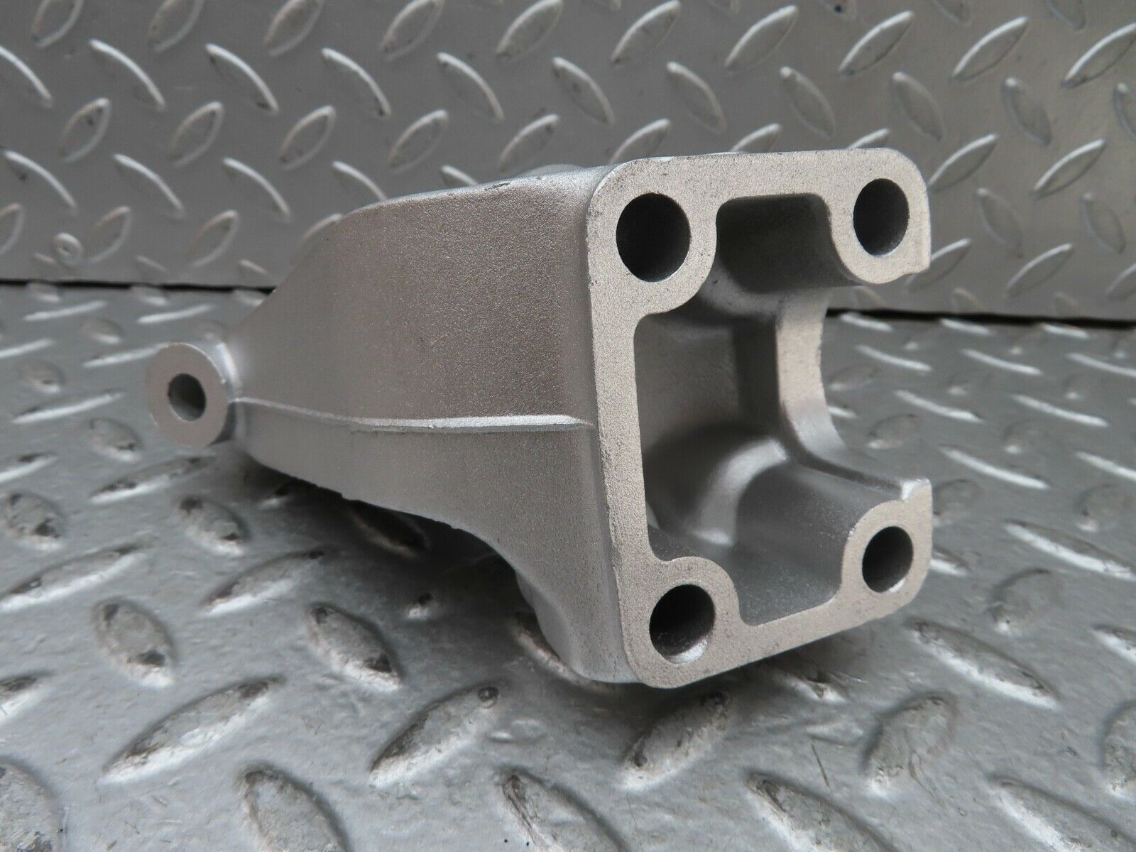 19658 Mercedes-Benz C140 CL420 Coupe Engine Mount Bracket Left 1192234104