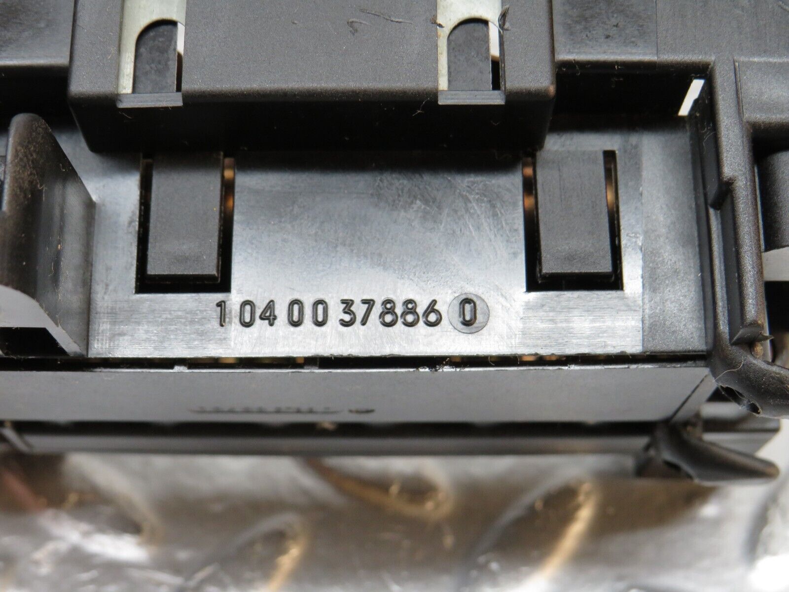 38257 Mercedes-Benz R129 280SL Coupe Fuse Box 1295400450 1040037886