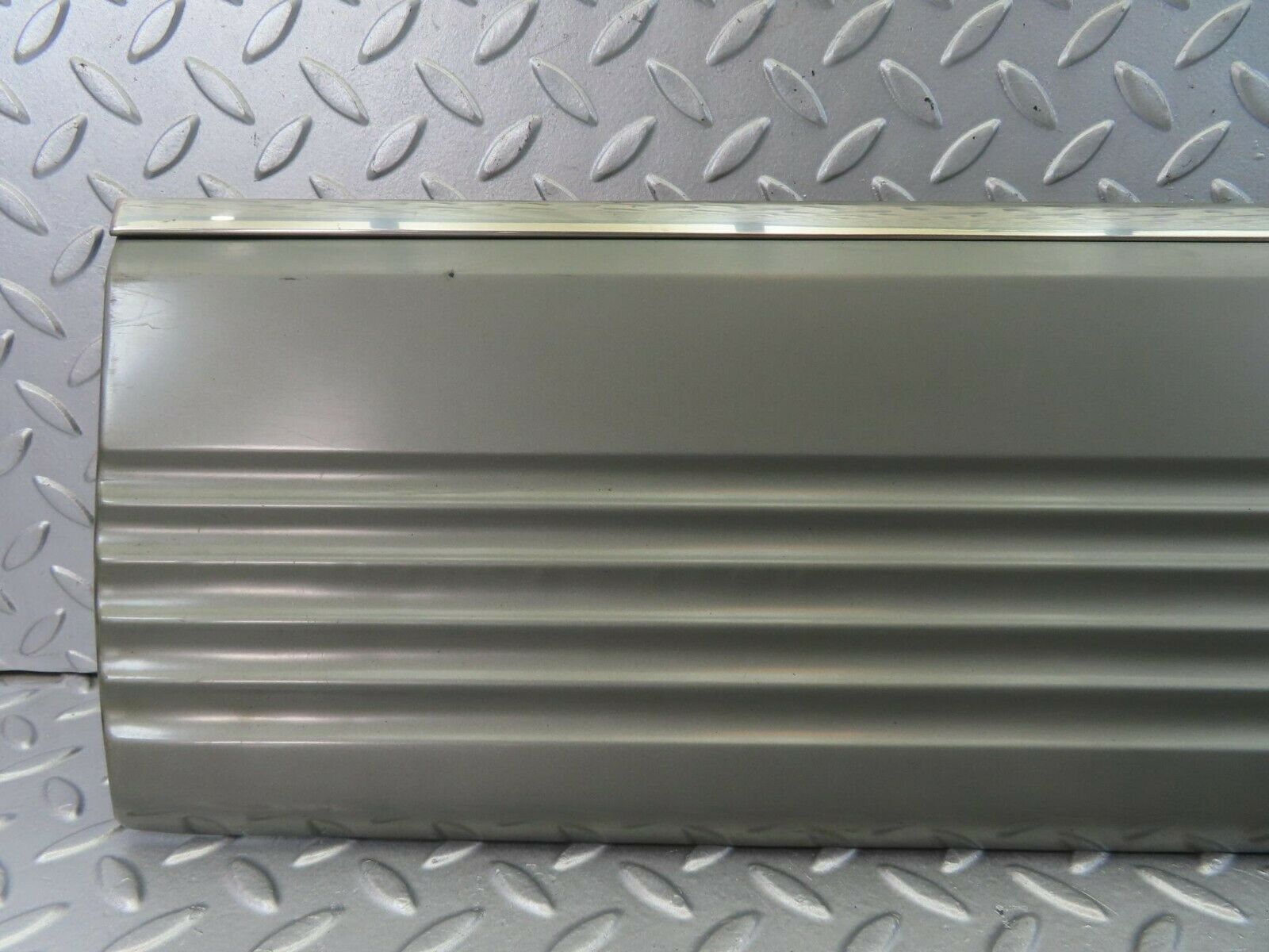 8875 Mercedes-Benz W126 Rear Left Door Moulding 1266900540