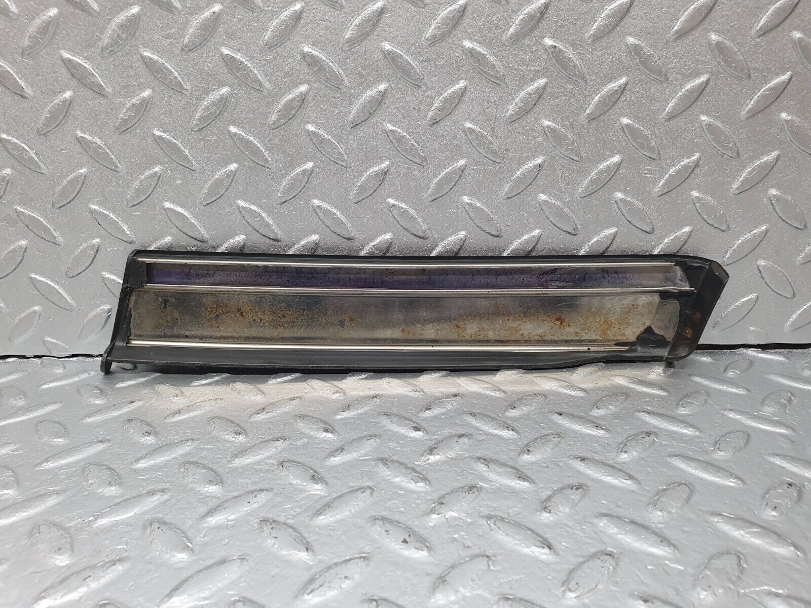 41424 Mercedes-Benz W124 200E Front Left Fender Wing Lower Moulding Trim