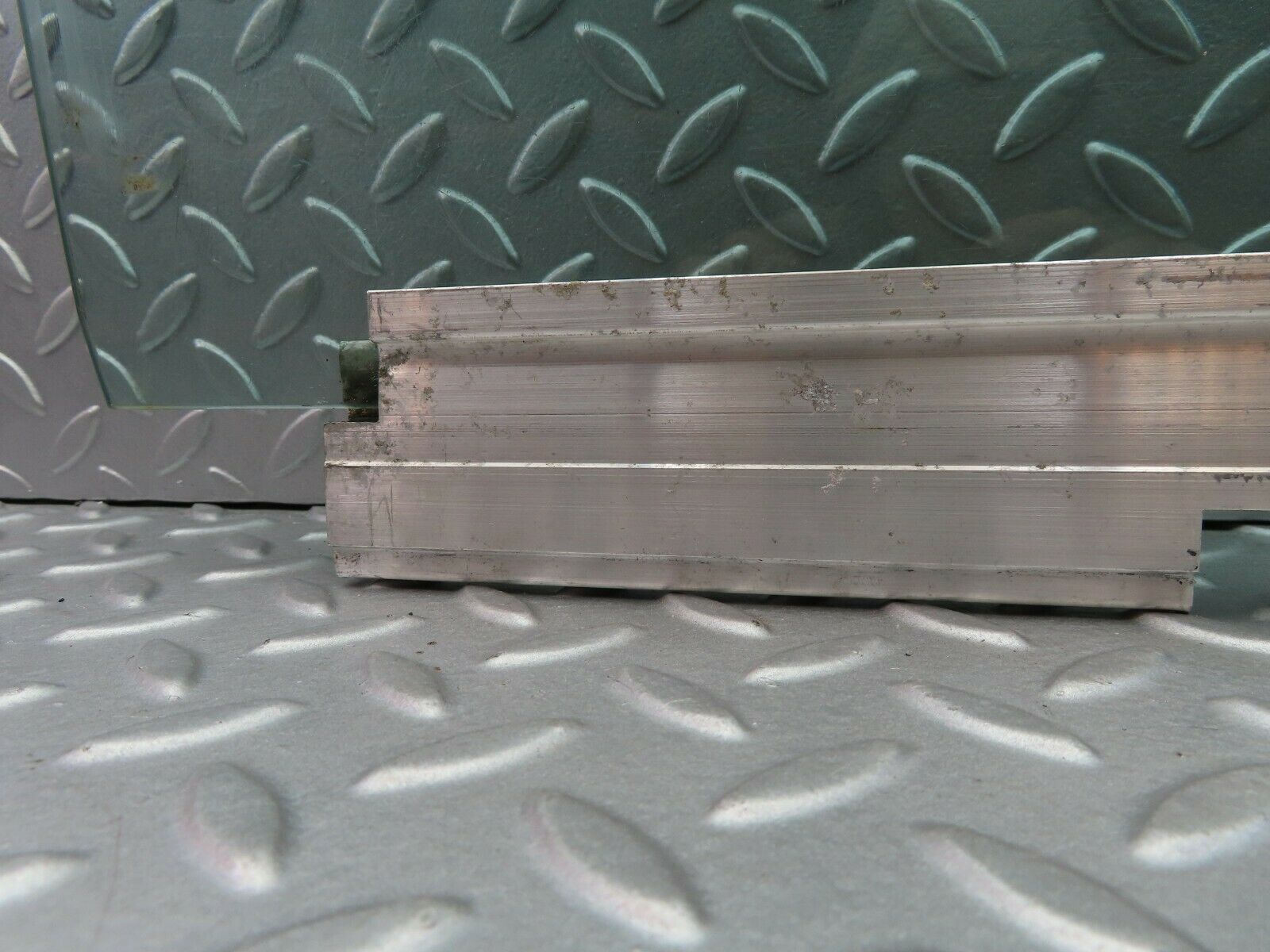 6313 Mercedes-Benz W126 380SE Front Right Door Window Glass