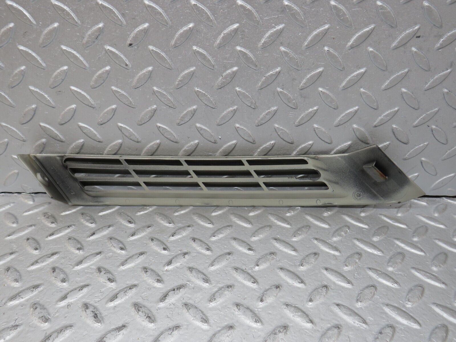 36499 Mercedes-Benz W201 190E 2.0L C Pillar Exterior Cover Right Side 2016980289