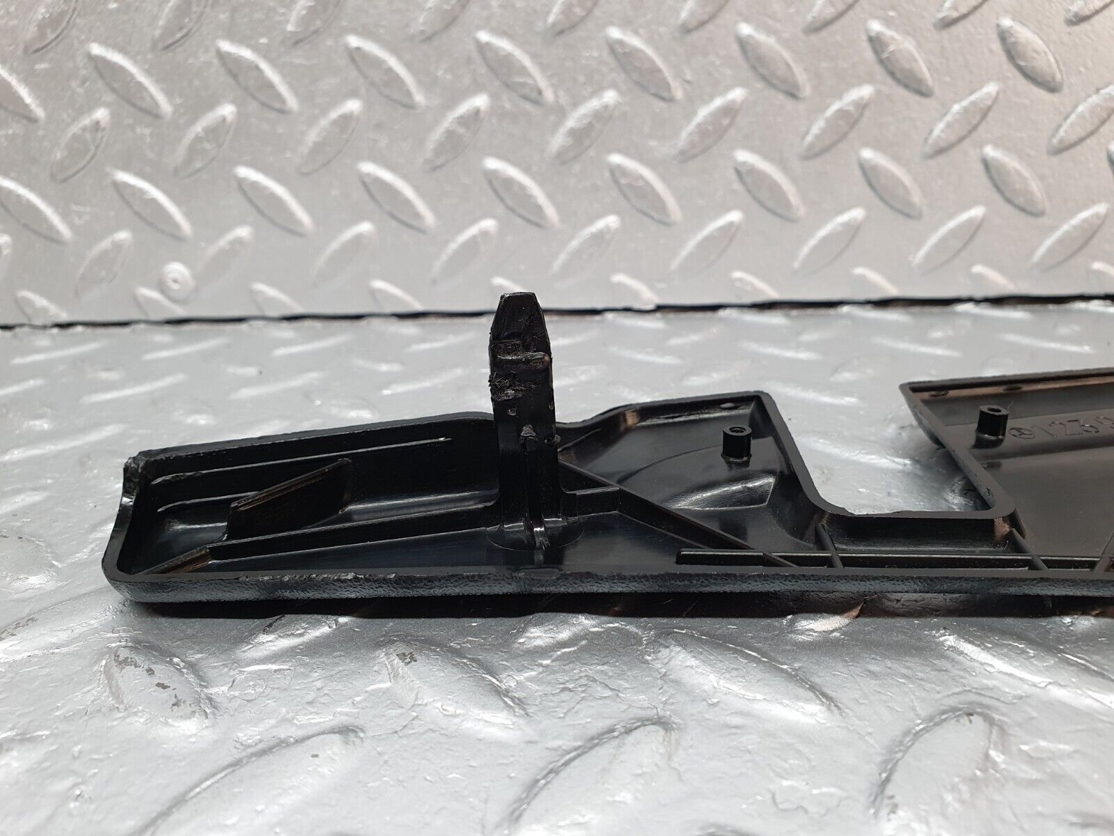 40788 Mercedes-Benz W123 300D Front Right Seat Cover Trim Black 1239100618