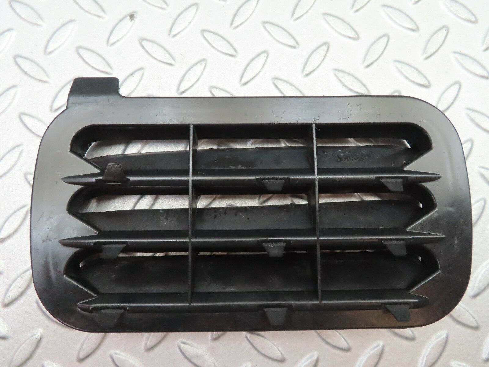 5580 Mercedes-Benz W124 230E Rear Air Intake Vent Right 1248370230